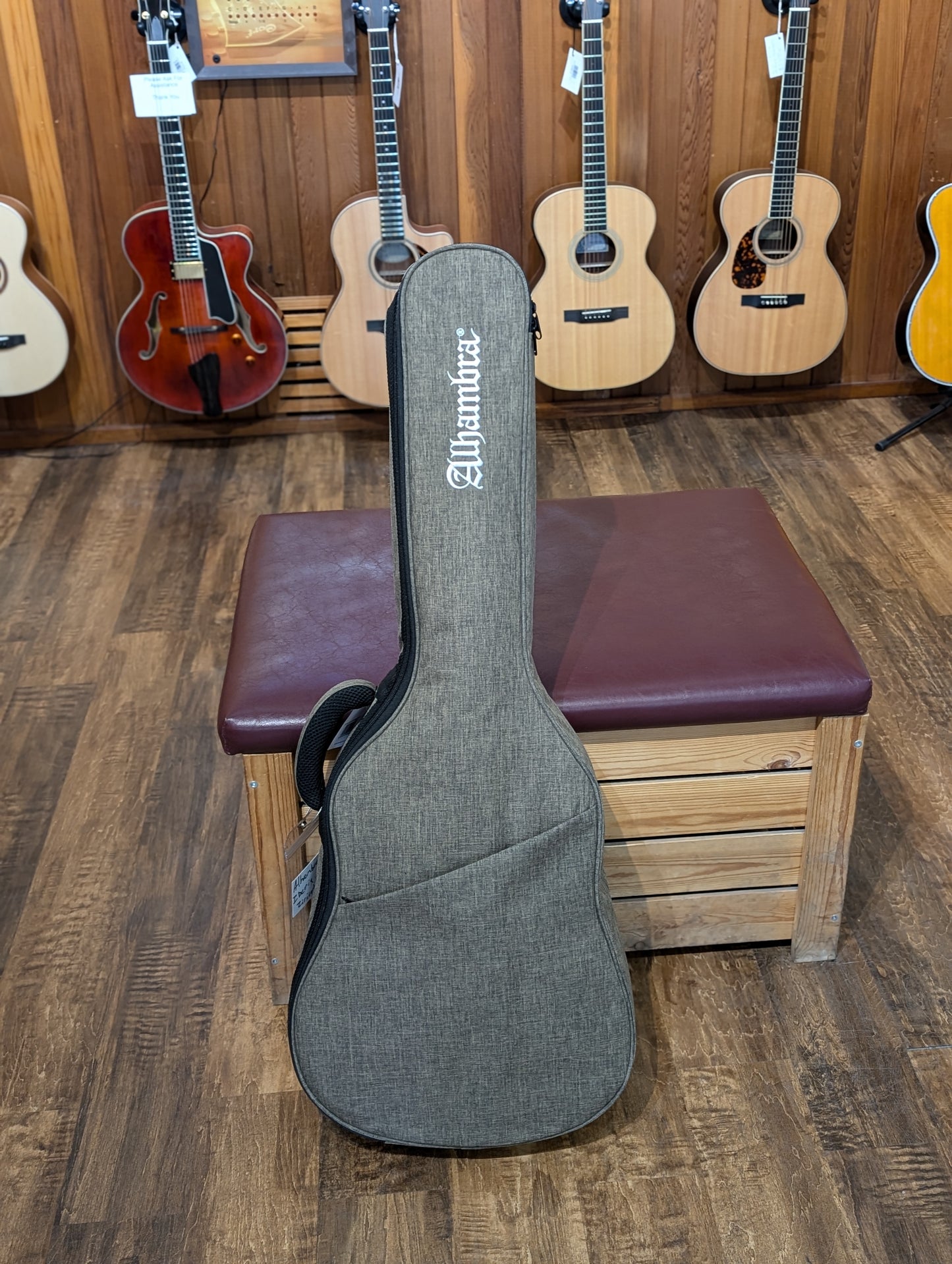 Alhambra Iberia Ziricote Classical Guitar w/Gig Bag