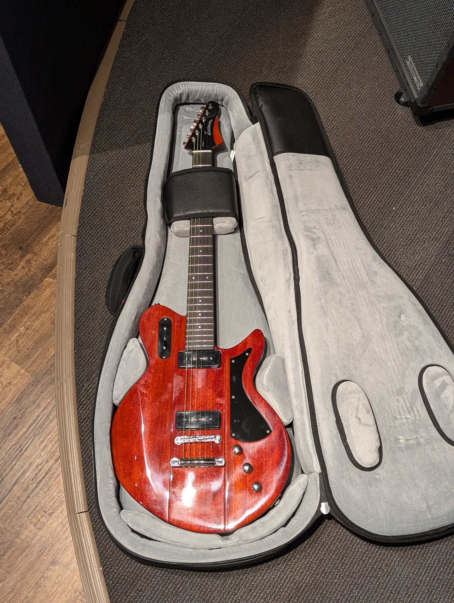 Eastman Juliet P90 Electric Guitar w/Gig Bag - Vintage Red (Serial #K2300606)