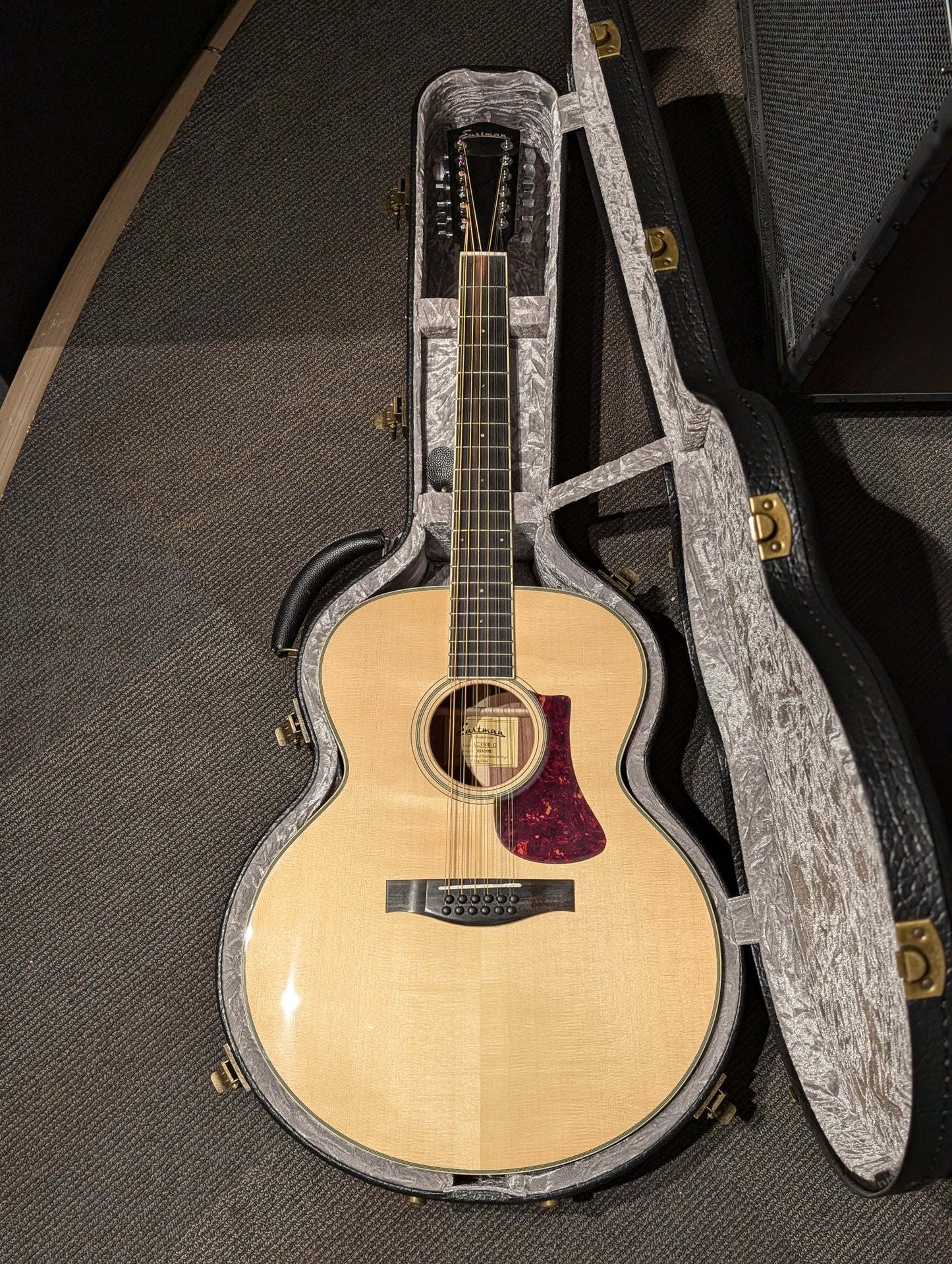 Eastman AC330E 12-String Jumbo Acoustic/Electric Guitar w/Case - Natural (Serial #M2411448)