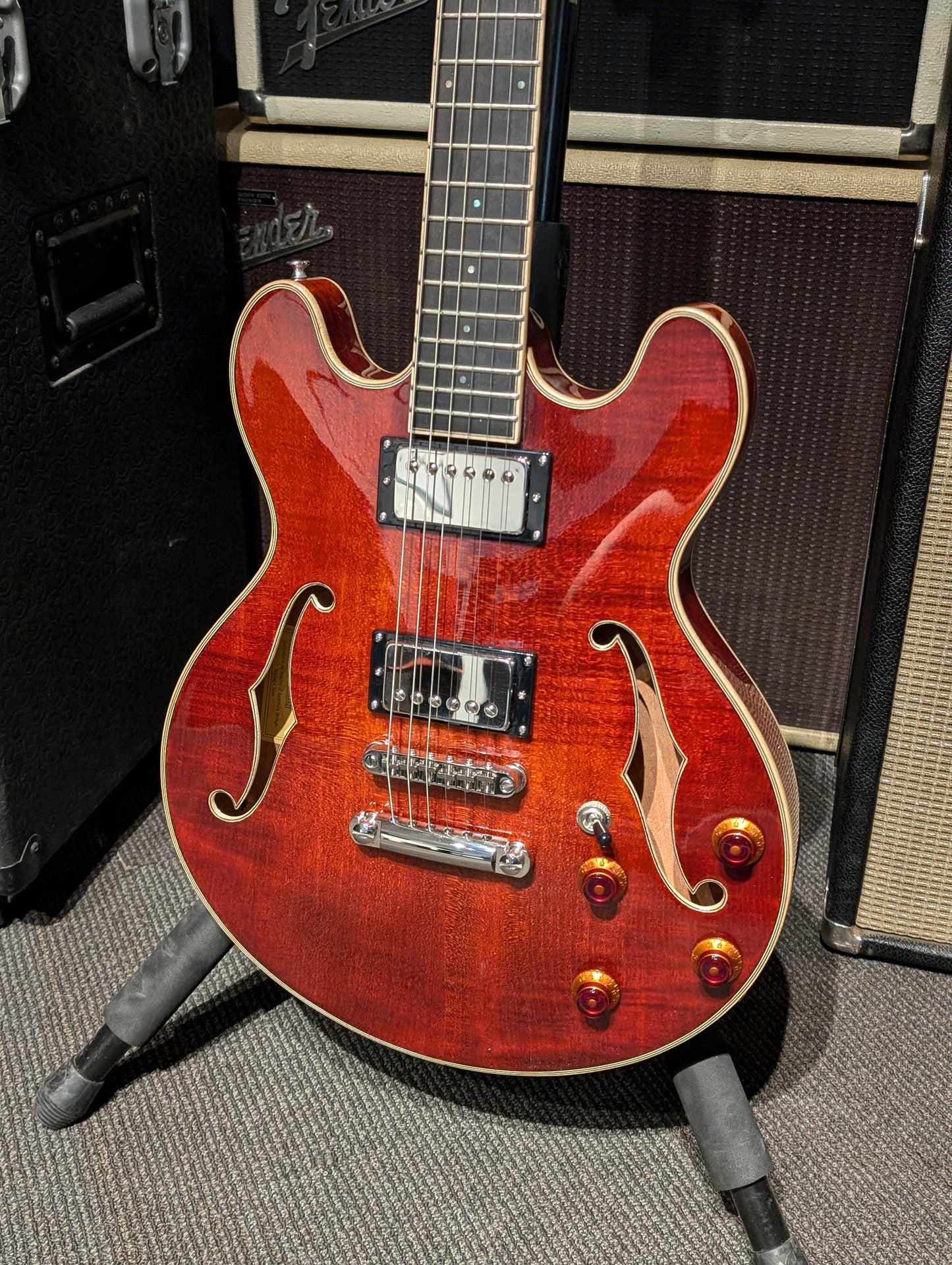 Eastman T184MX Semi-Hollow Electric Guitar w/Case - Classic Finish (Store Demo Serial #P2303321)