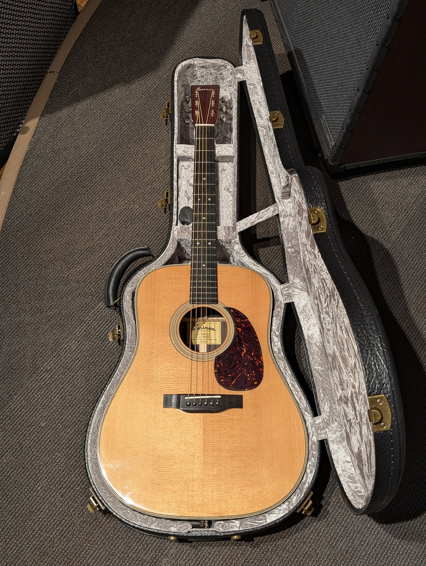 Eastman E20D-TC Dreadnought Acoustic Guitar w/Case (Serial #M2405829)