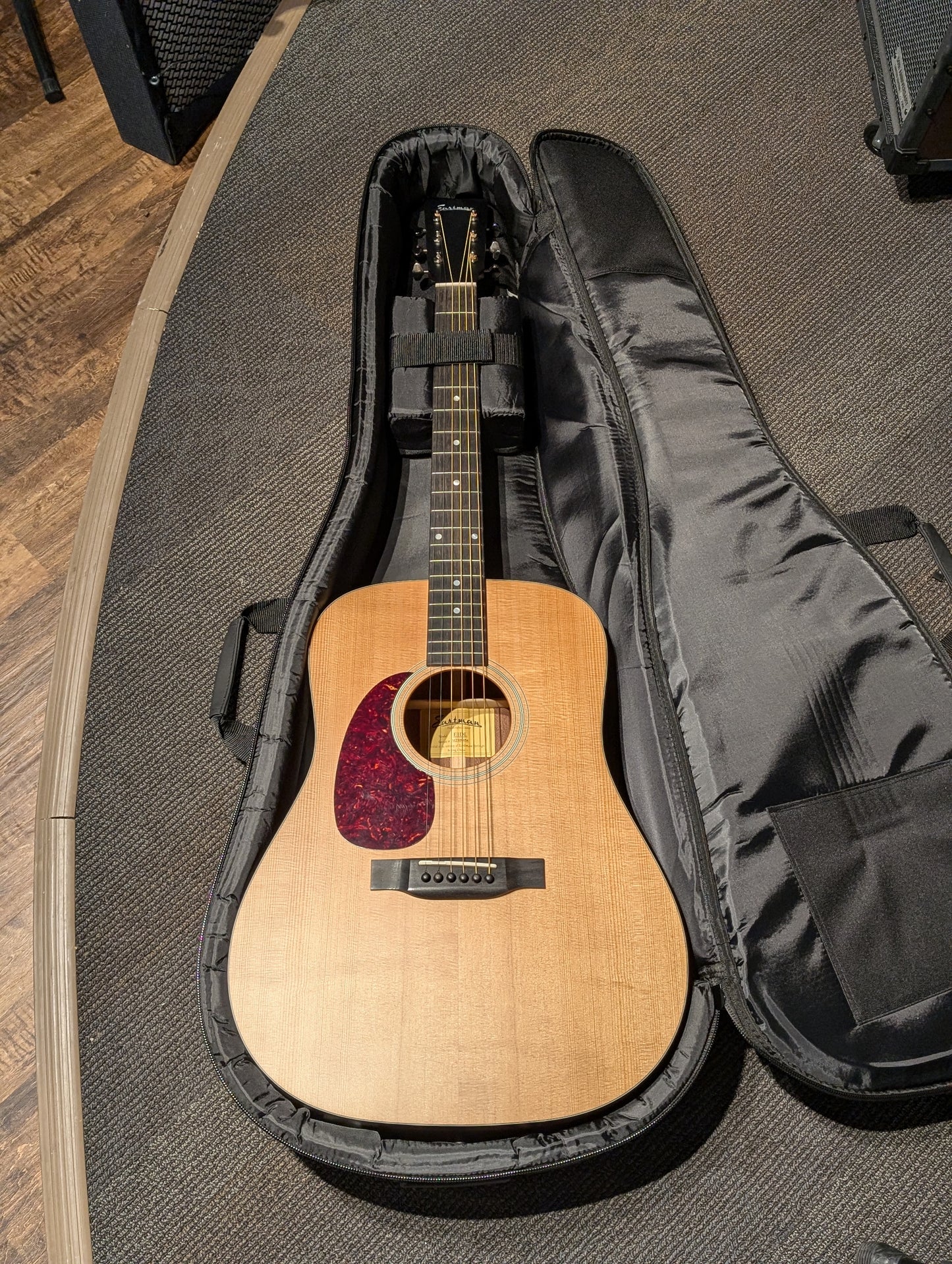 Eastman E1DL Left Handed Acoustic Guitar w/Gig Bag - Natural (Serial #M2309054)