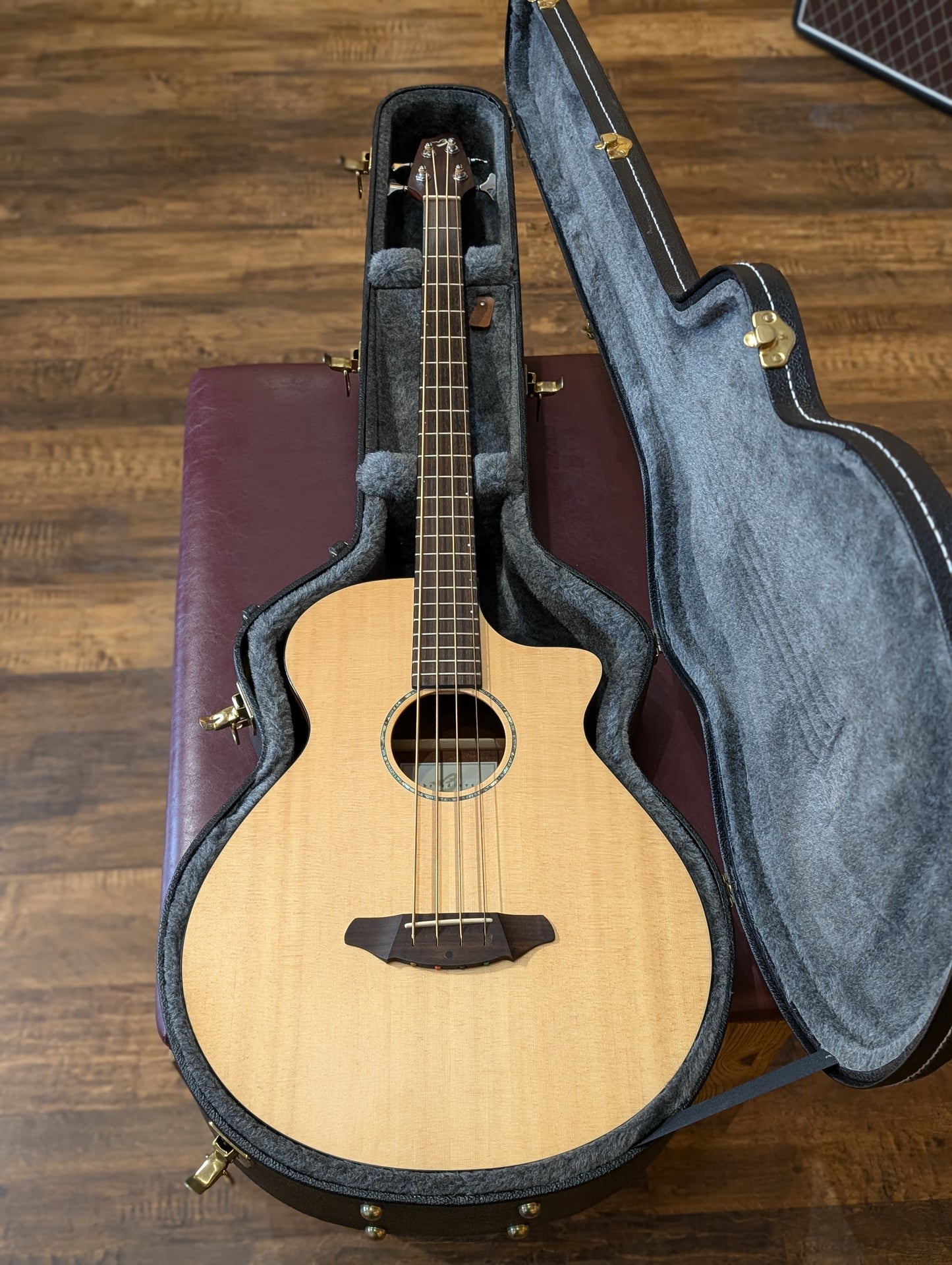 Breedlove ABJ250/SM4 4-String Acoustic/Electric Bass w/Case (2005)