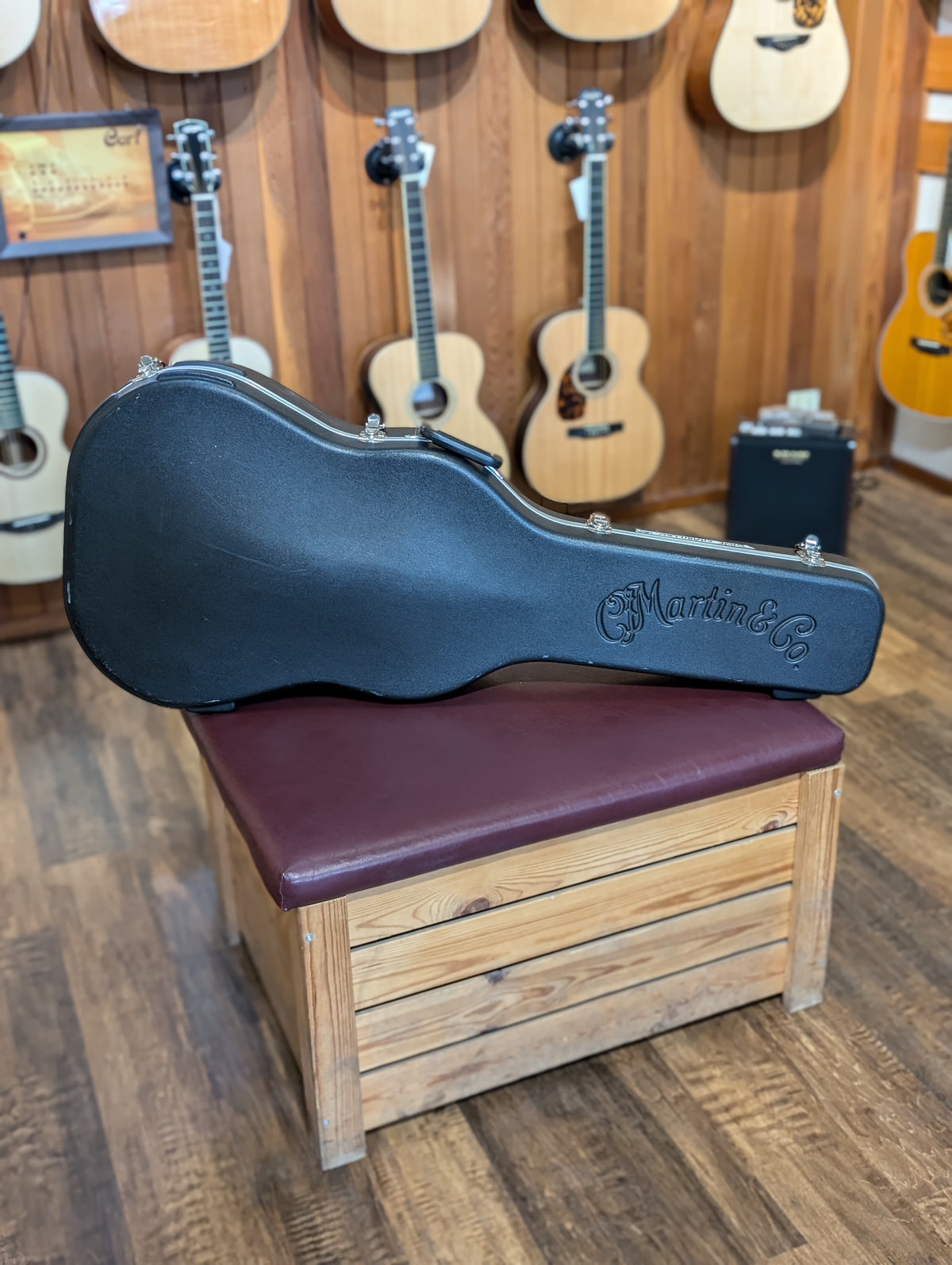 Martin HD-28 Dreadnought Acoustic Guitar w/Case (2001)