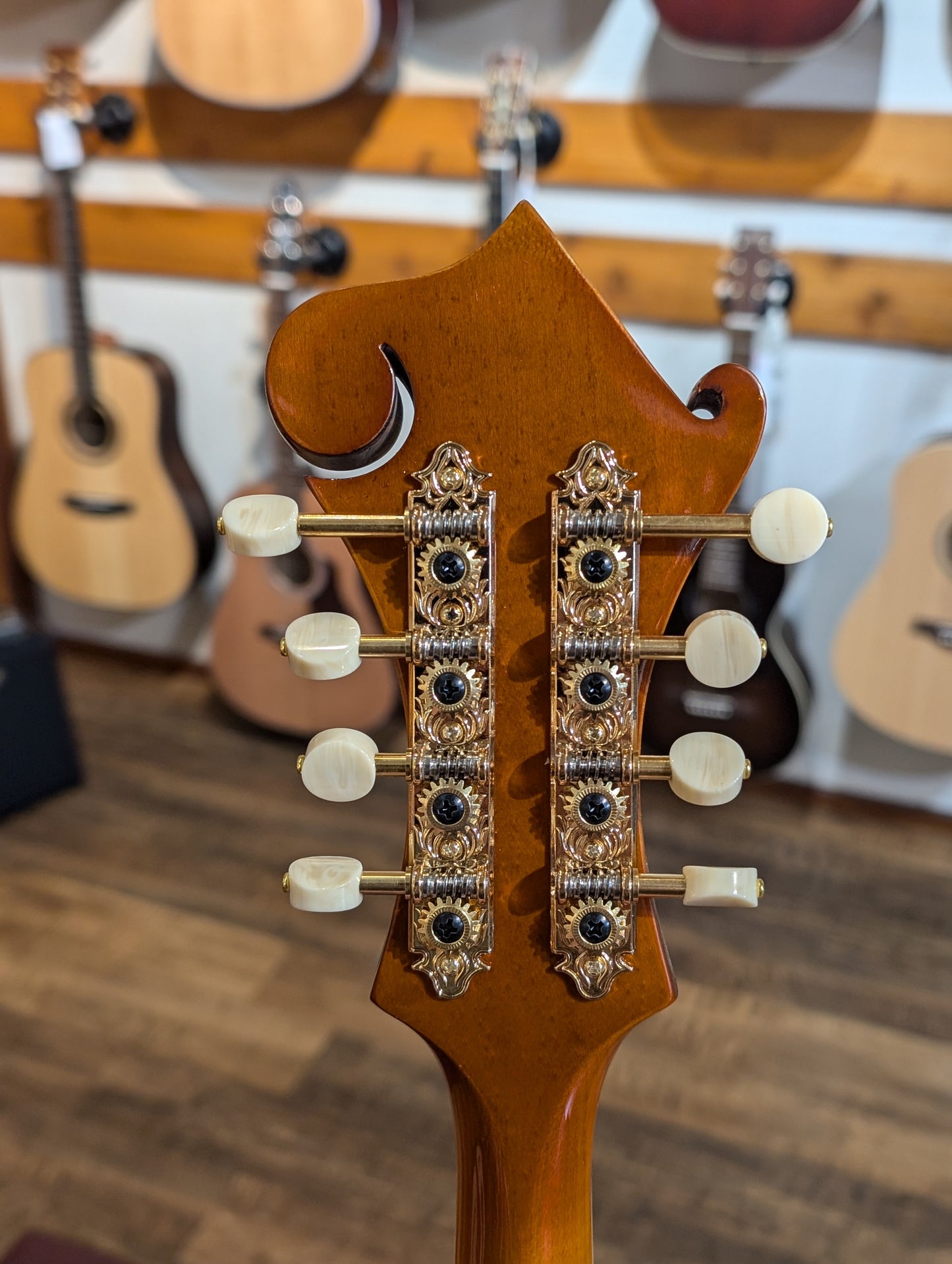 Kentucky KM-855 Artist F-Style Mandolin w/ Padded Gig Bag – Amberburst (Demo Model)