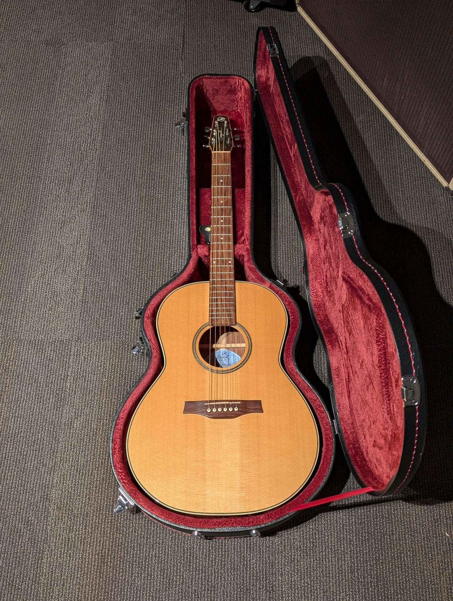 Seagull Maritime SWS Folk HG Acoustic Guitar w/Case (Used)