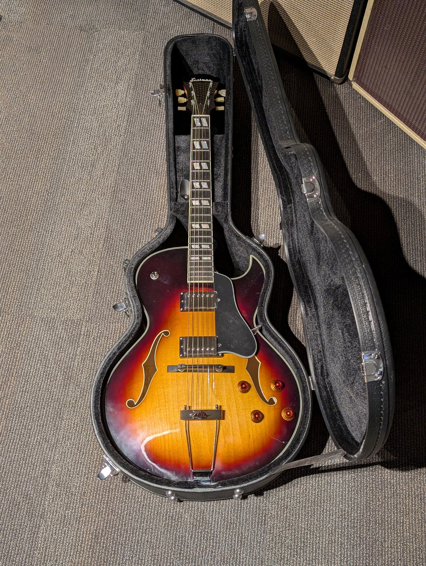 Eastman AR372CE Archtop Electric Guitar w/Case - Sunburst (2022)
