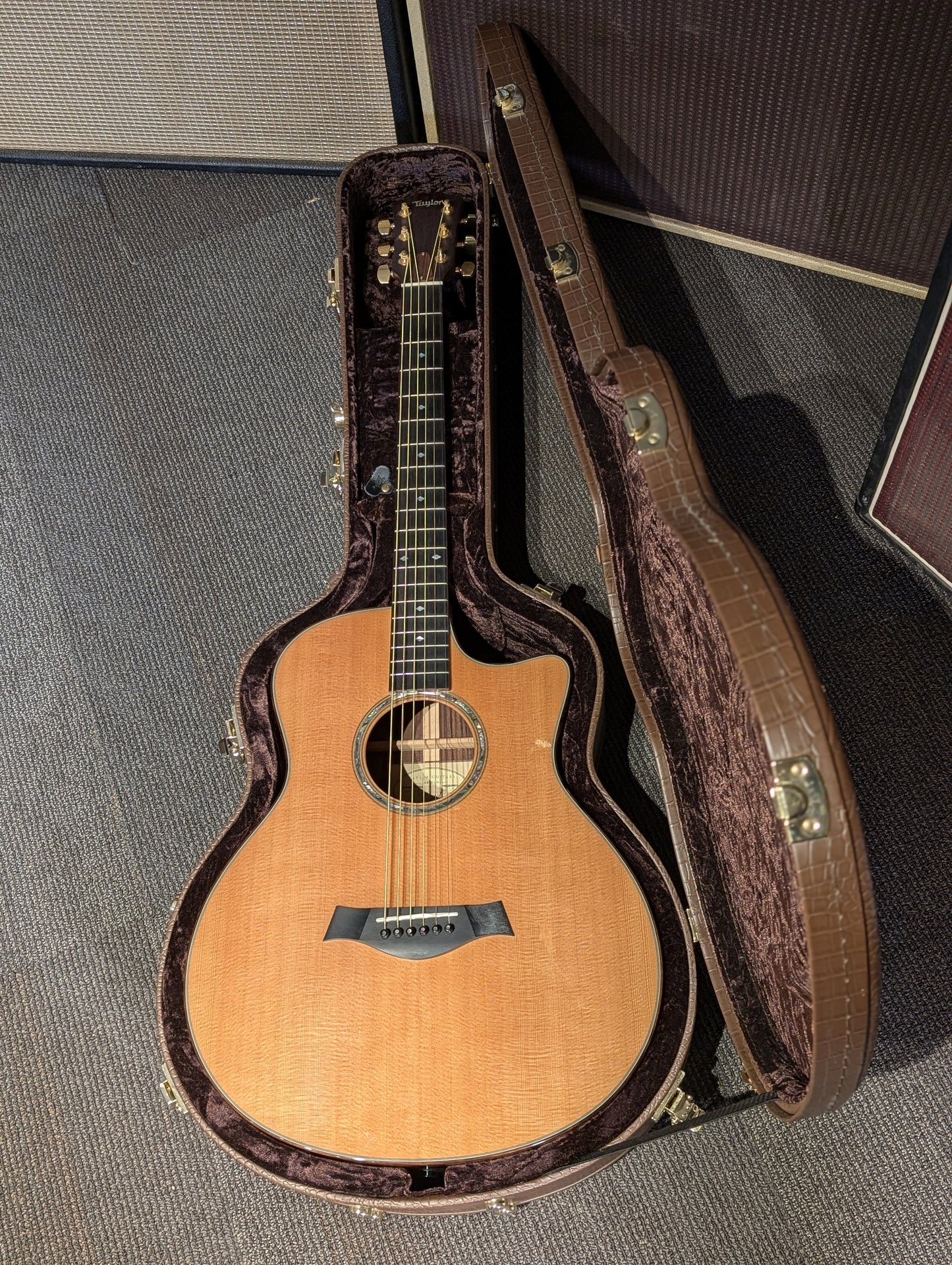 Taylor 6-String Baritone Acoustic/Electric Guitar w/Case (2009)