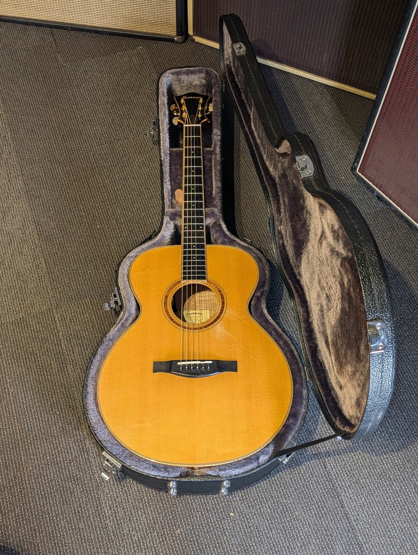 Eastman AJ815 Archback Jumob Acoustic/Electric Guitar w/Case (2007-2009)