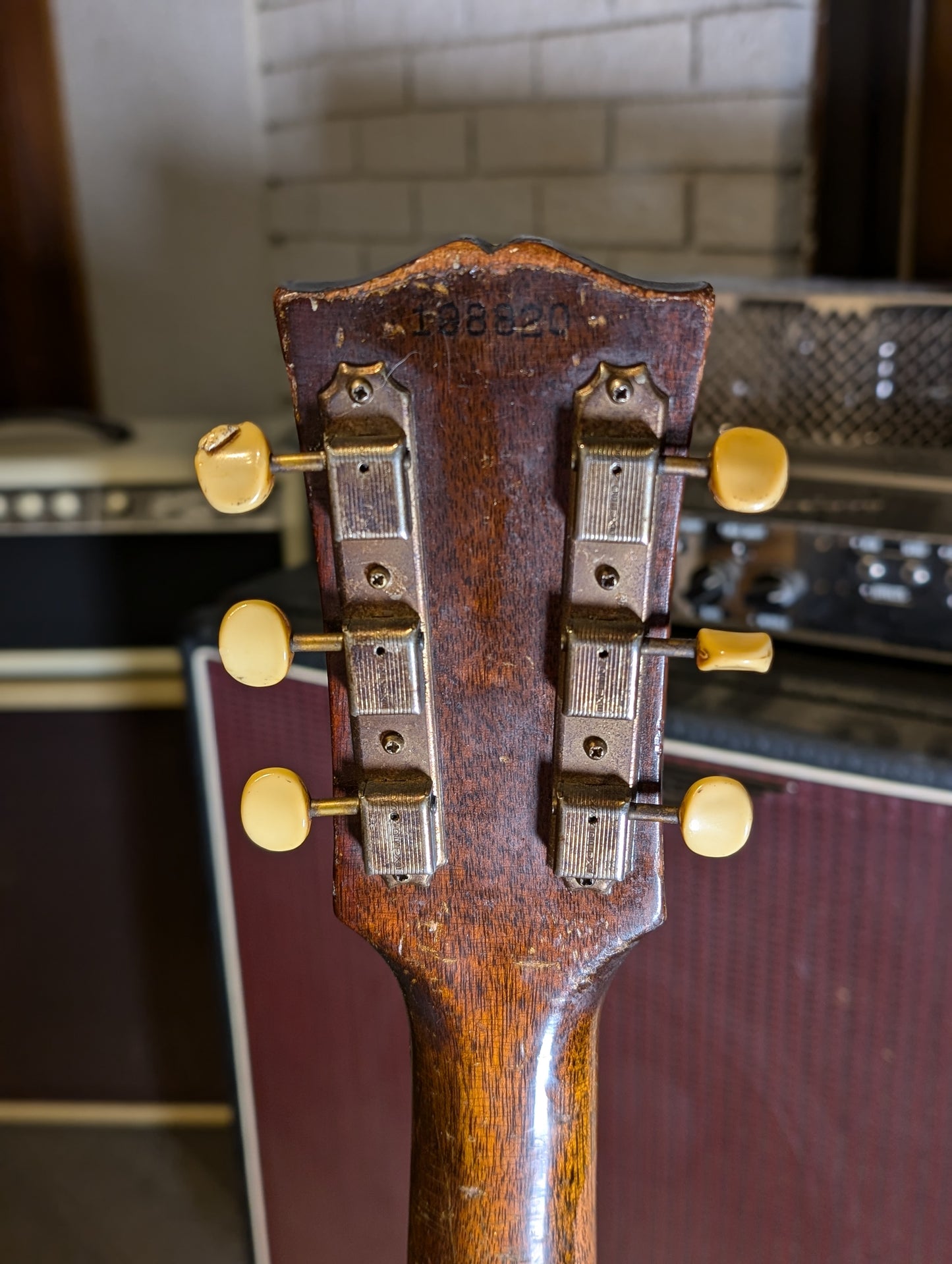 Gibson LG-1 Acoustic Guitar w/Case - Sunburst (1964)