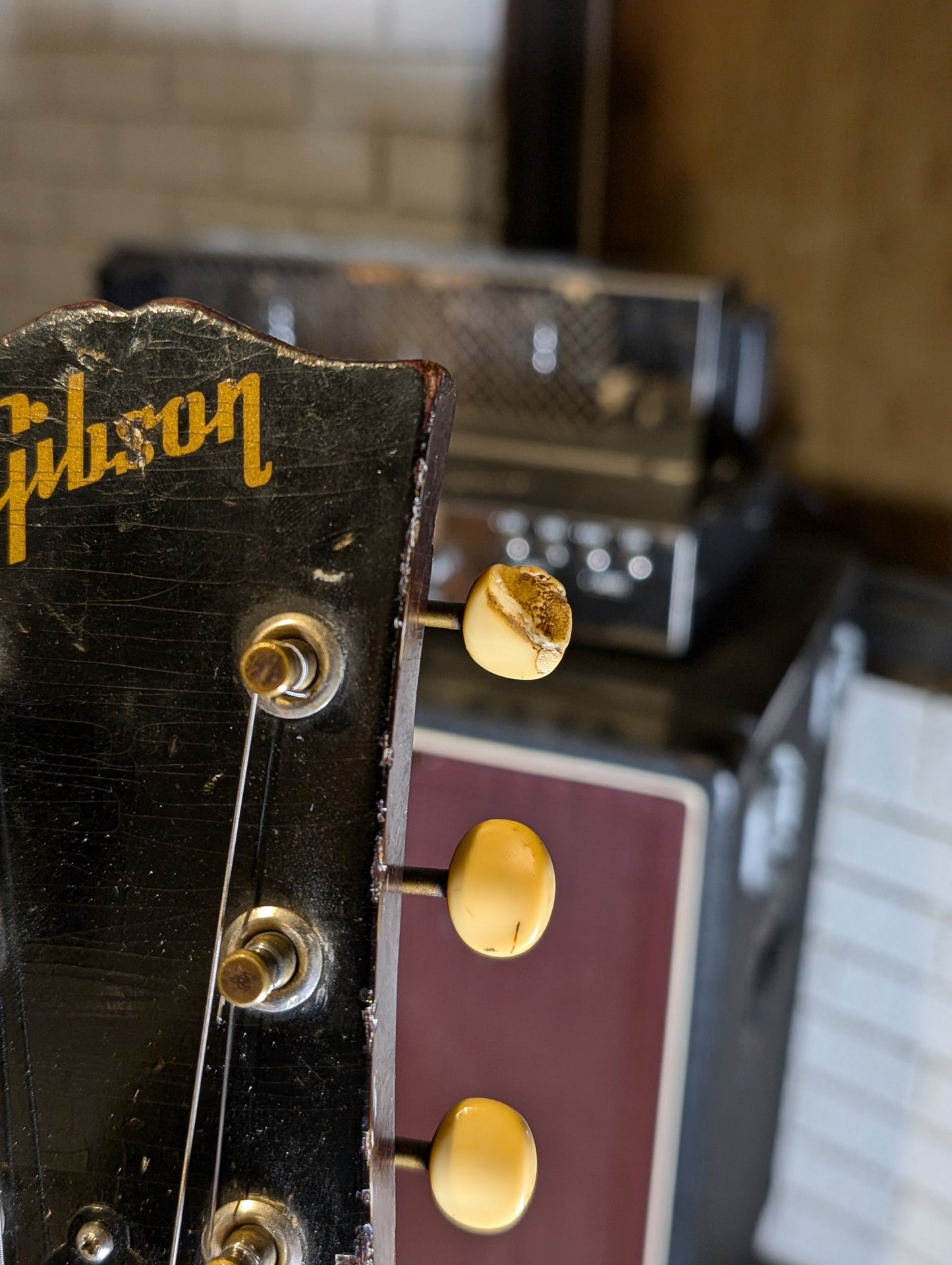Gibson LG-1 Acoustic Guitar w/Case - Sunburst (1964)