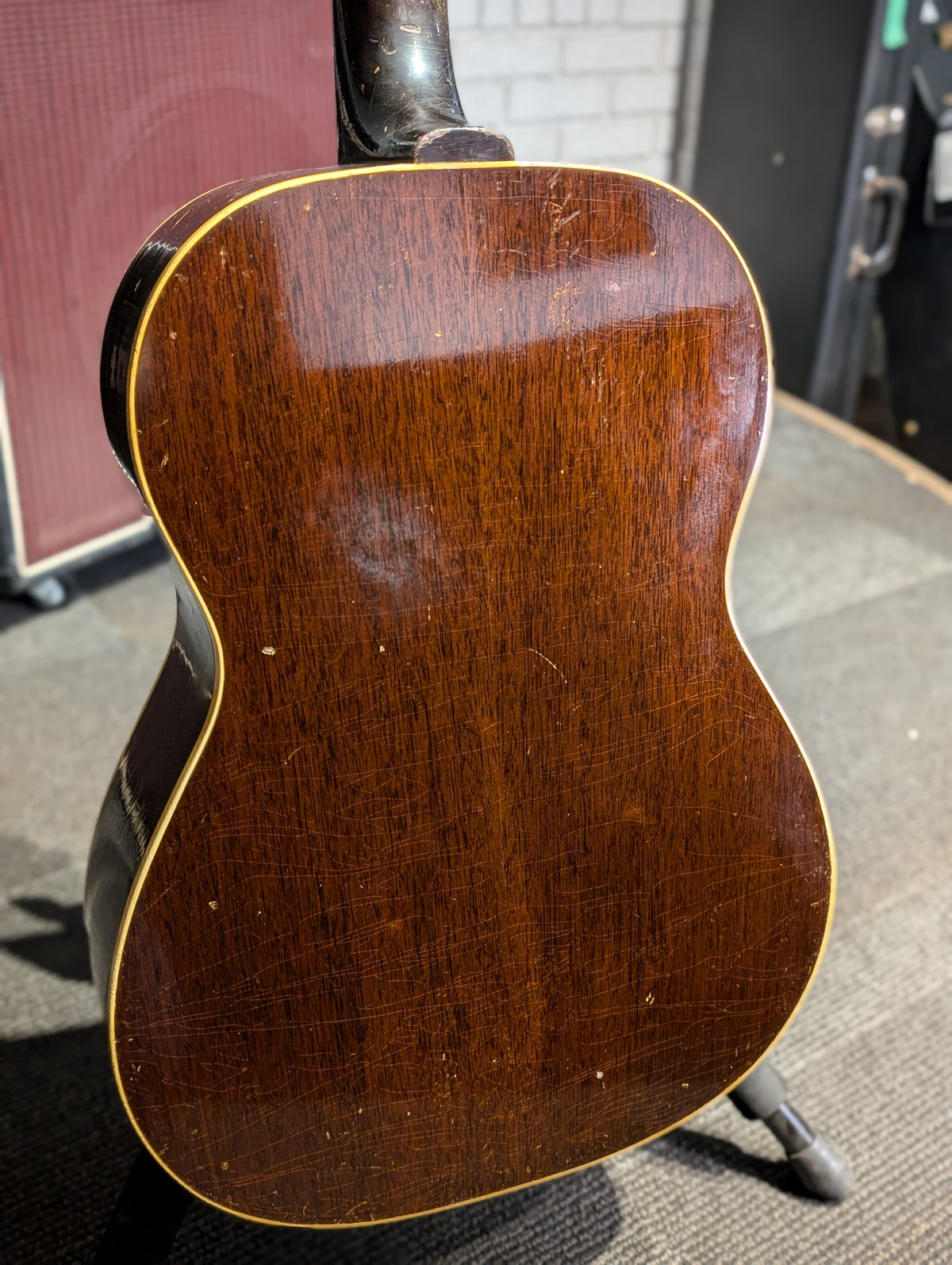 Gibson LG-1 Acoustic Guitar w/Case - Sunburst (1964)