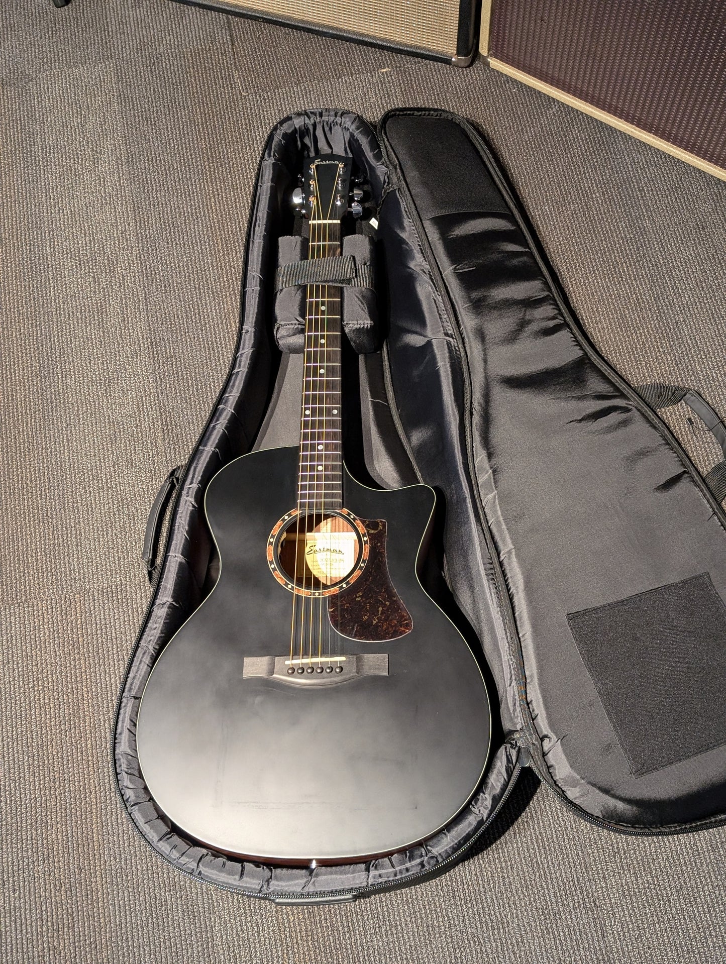 Eastman AC122-2CE Grand Auditorium Acoustic/Electrc Guitar w/Gig Bag - Black (Serial #M2235526)