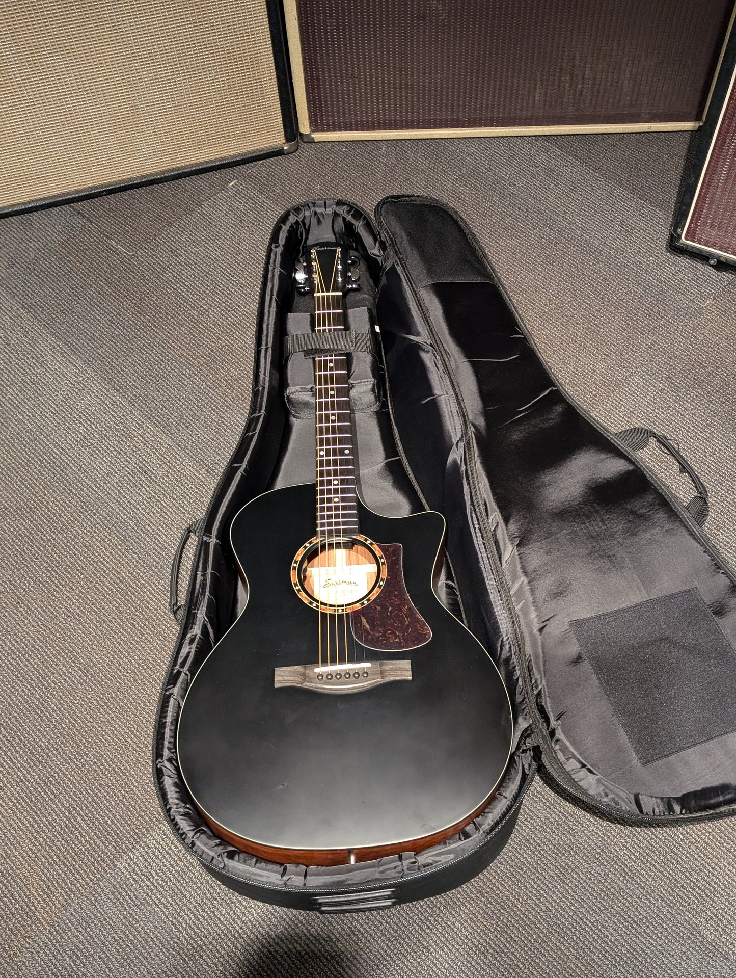 Eastman AC122-2CE Grand Auditorium Acoustic/Electrc Guitar w/Gig Bag - Black (Serial #M2235792, B-Stock)