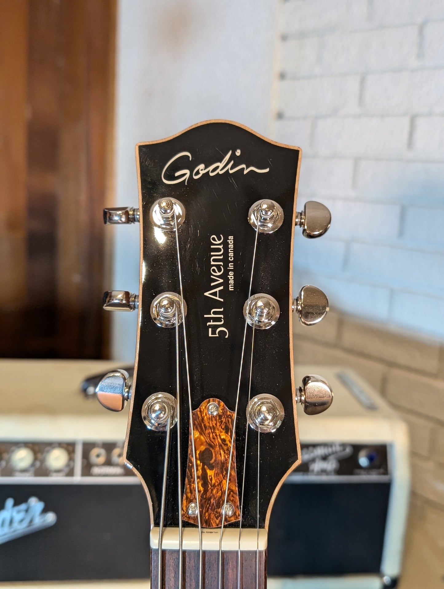 Godin 5th Ave CW Kingpin II HB Cognac Burst (Used)