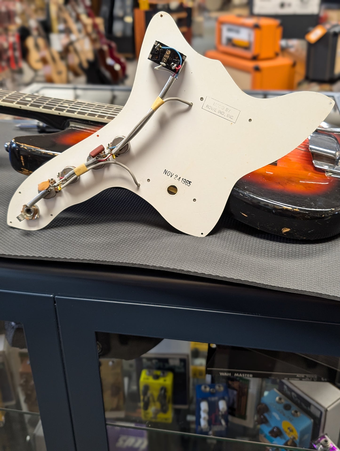 Harmony H17 Silhouette Electric Guitar w/Gig Bag - Cherry Red (1965)