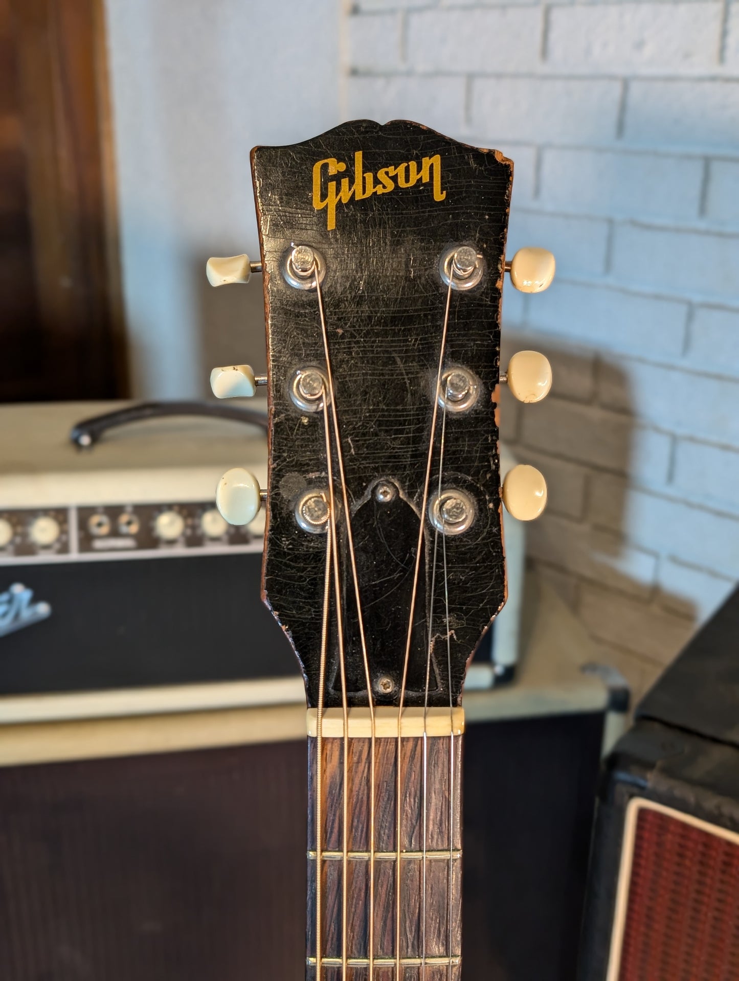 GIbson J-50 ADJ Slope Shoulder Acoustic Guitar w/Case (1959)