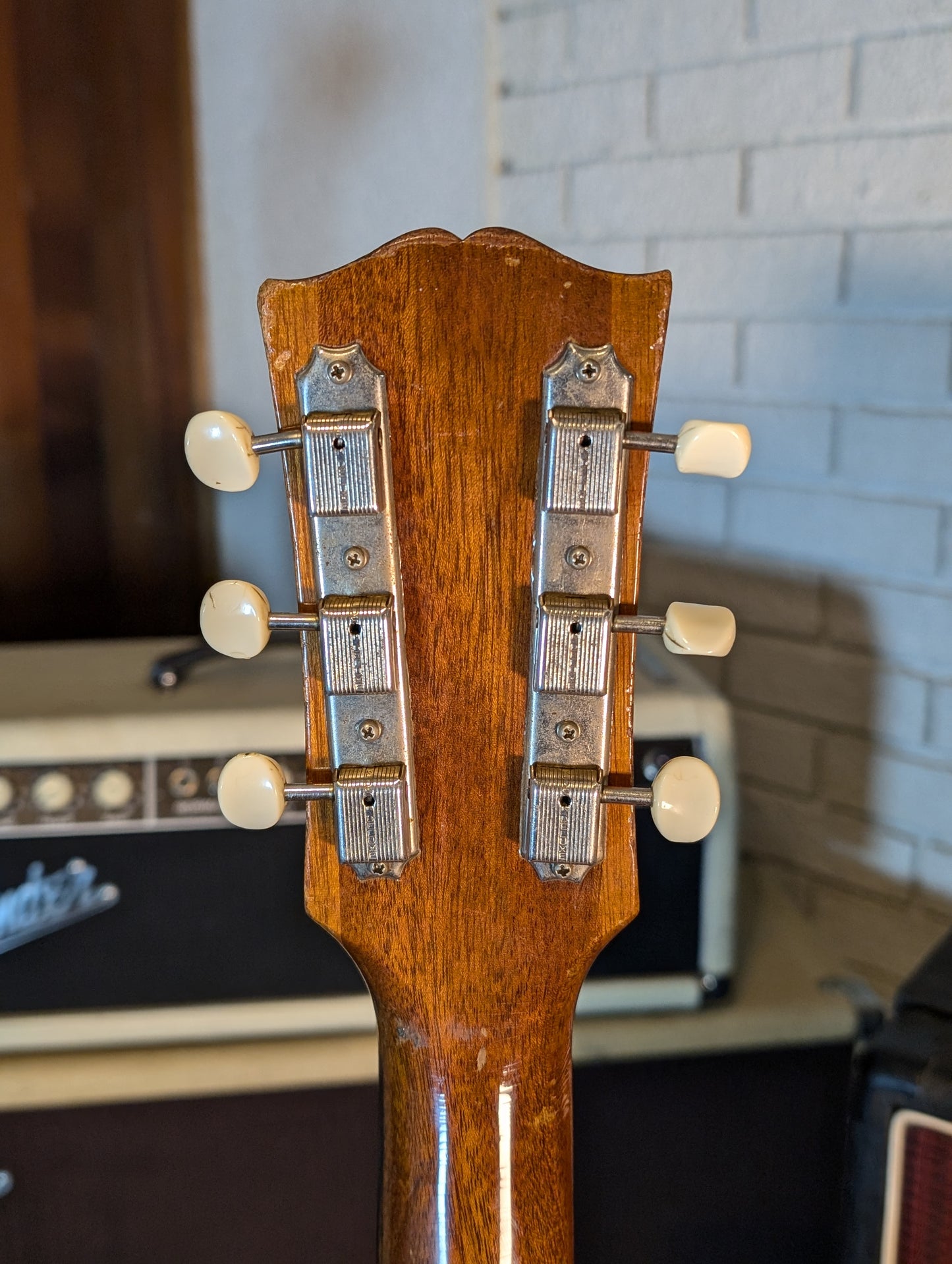 GIbson J-50 ADJ Slope Shoulder Acoustic Guitar w/Case (1959)