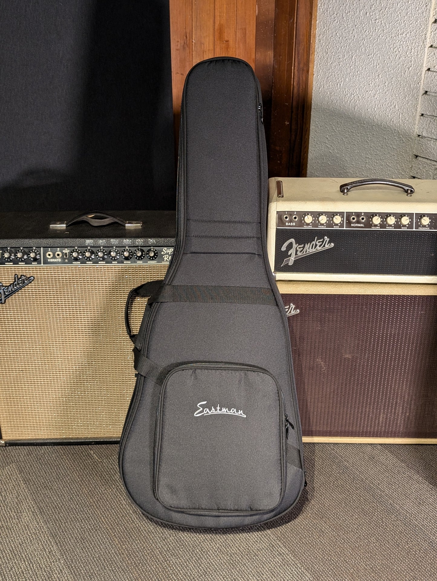 Eastman E1D Dreadnought Acoustic Guitar w/Gig Bag - Classic Finish (Serial #M2153792)