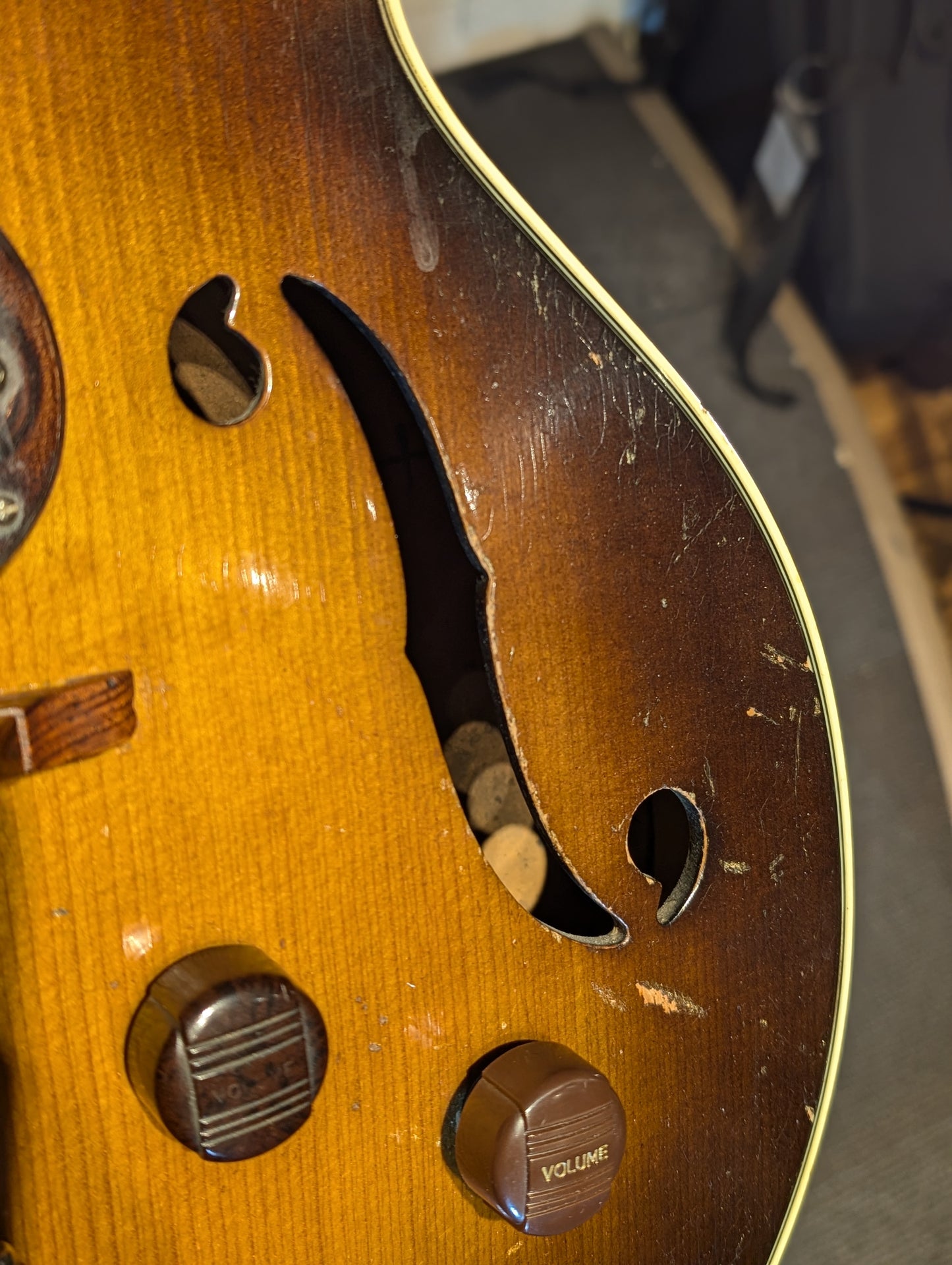Harmony H62 Hollowbody Electric Guitar - Sunburst (1953-1956)