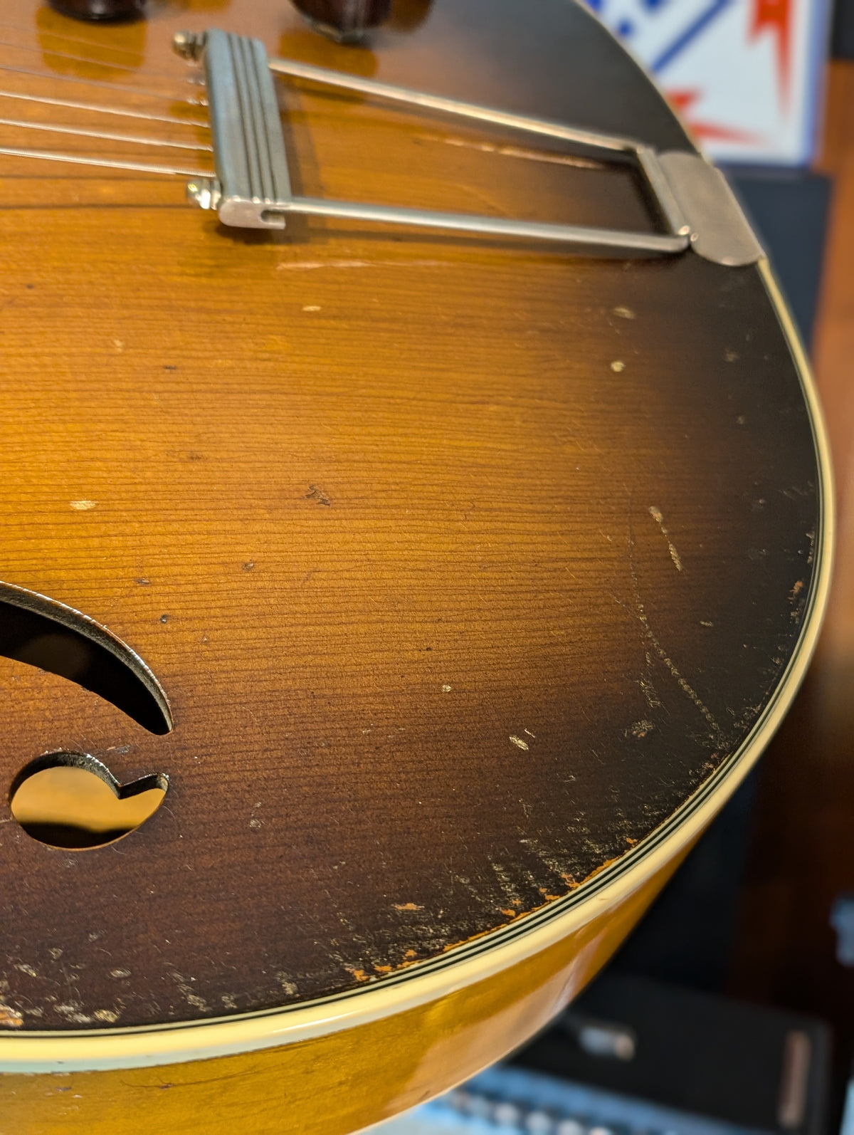 Harmony H62 Hollowbody Electric Guitar - Sunburst (1953-1956)