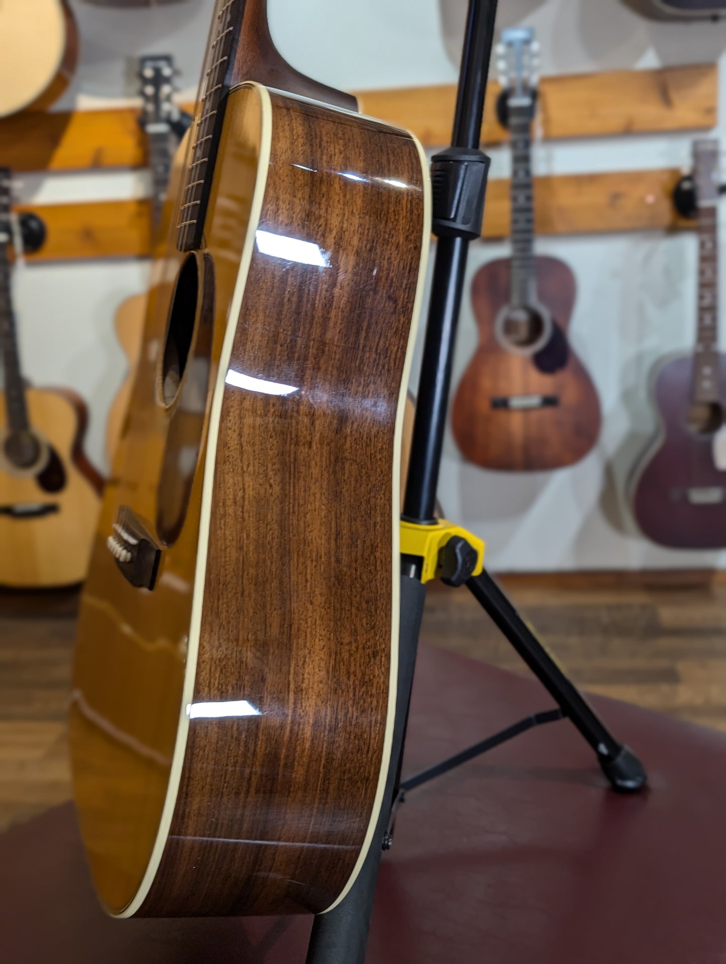 Martin D-28 Dreadnought Acoustic Guitar w/Case - Natural (2021)
