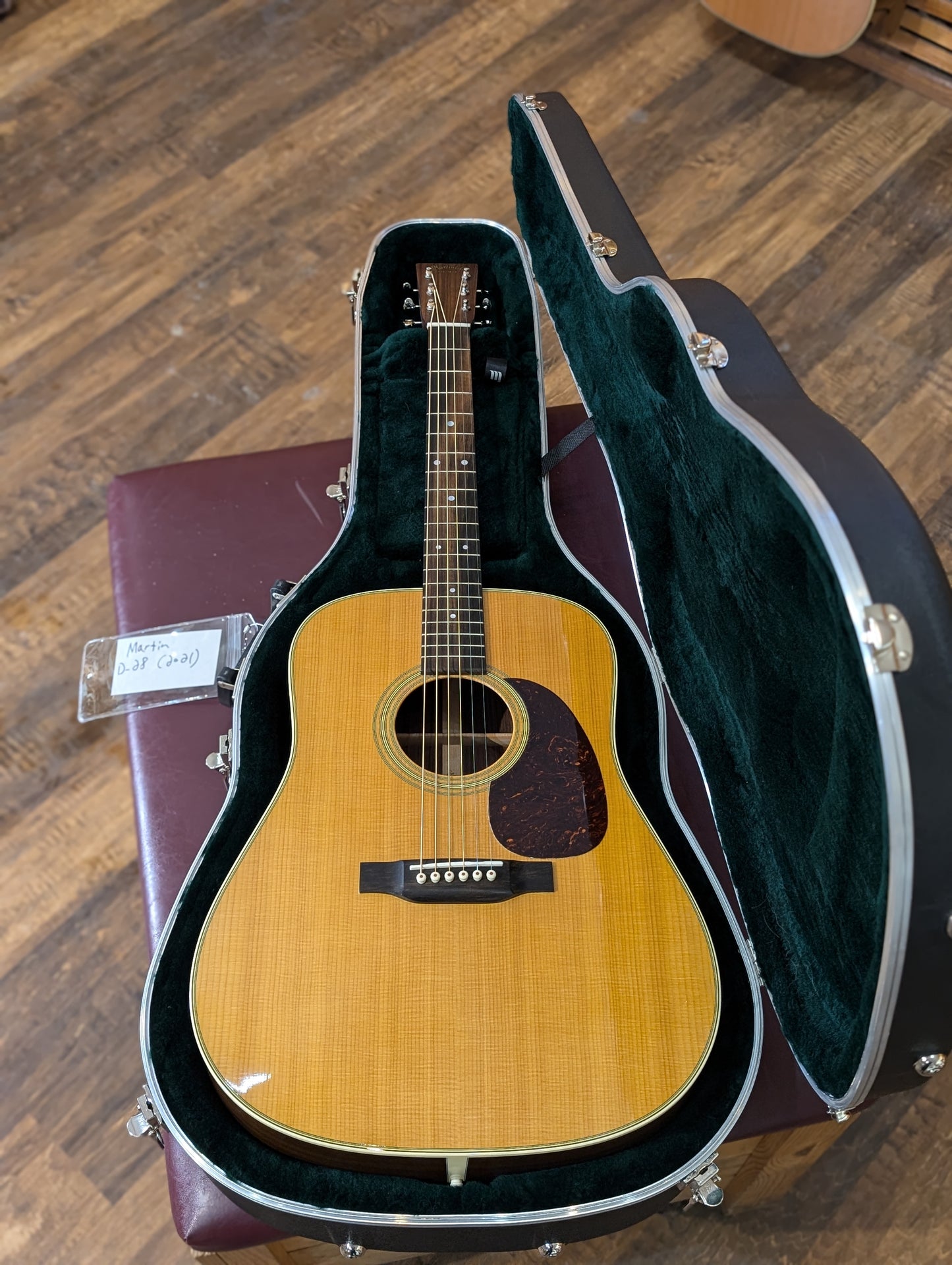 Martin D-28 Dreadnought Acoustic Guitar w/Case - Natural (2021)