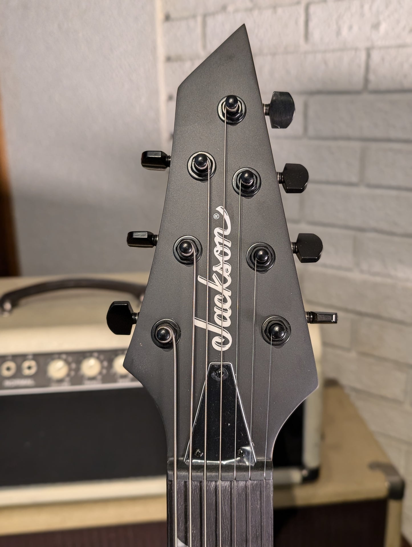 Jackson JS Series Dinky Arch Top JS22-7 7-String Electric Guitar - Satin Black (2024)