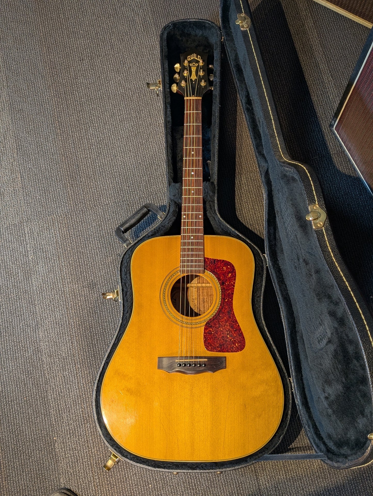 Guild DV6 HG Acoustic Guitar w/Pickup & Case - Natural (1997)