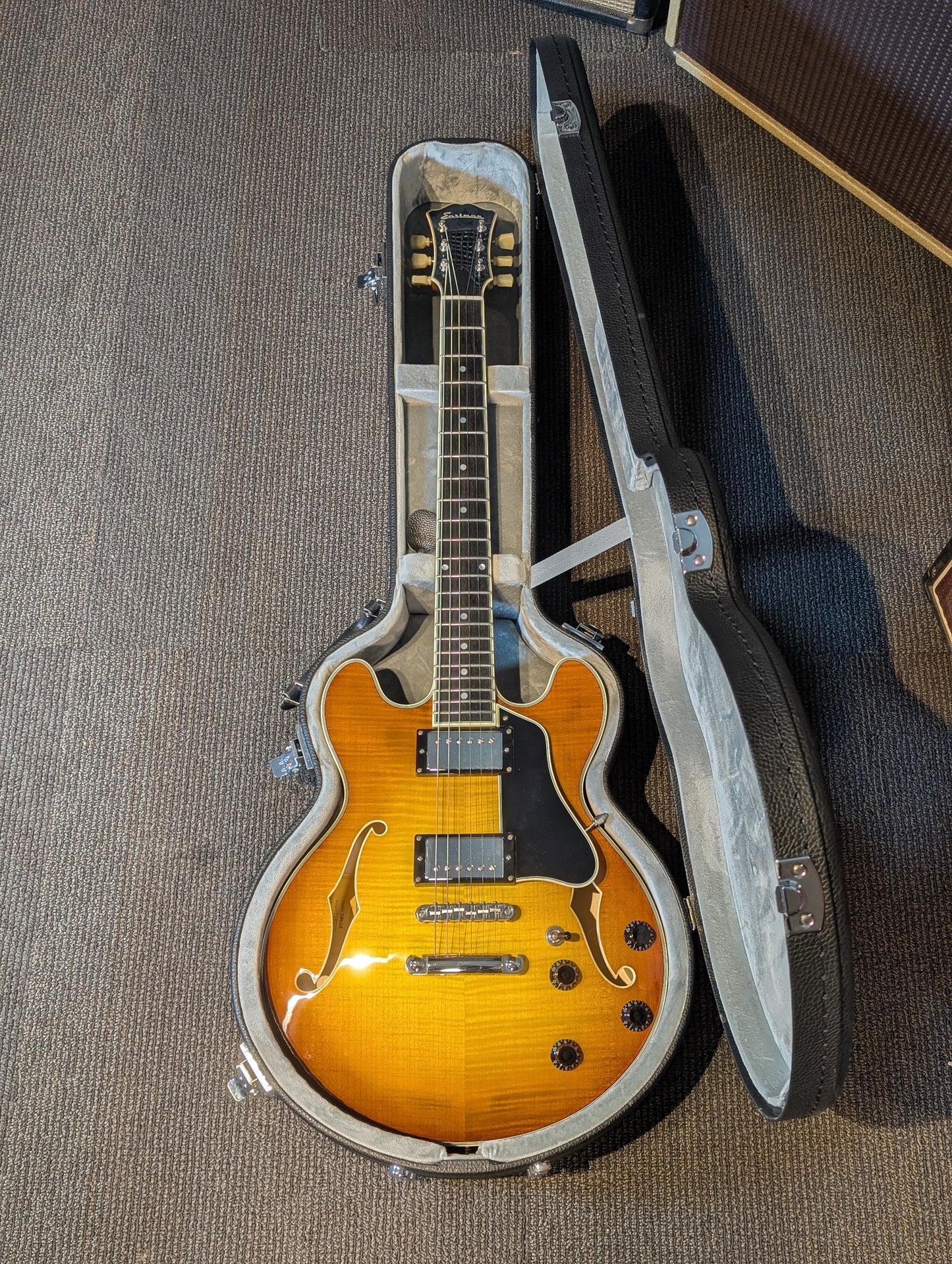 Eastman T484 Thinline Semi-Hollow Electric Guitar w/Case - Goldburst (2024)