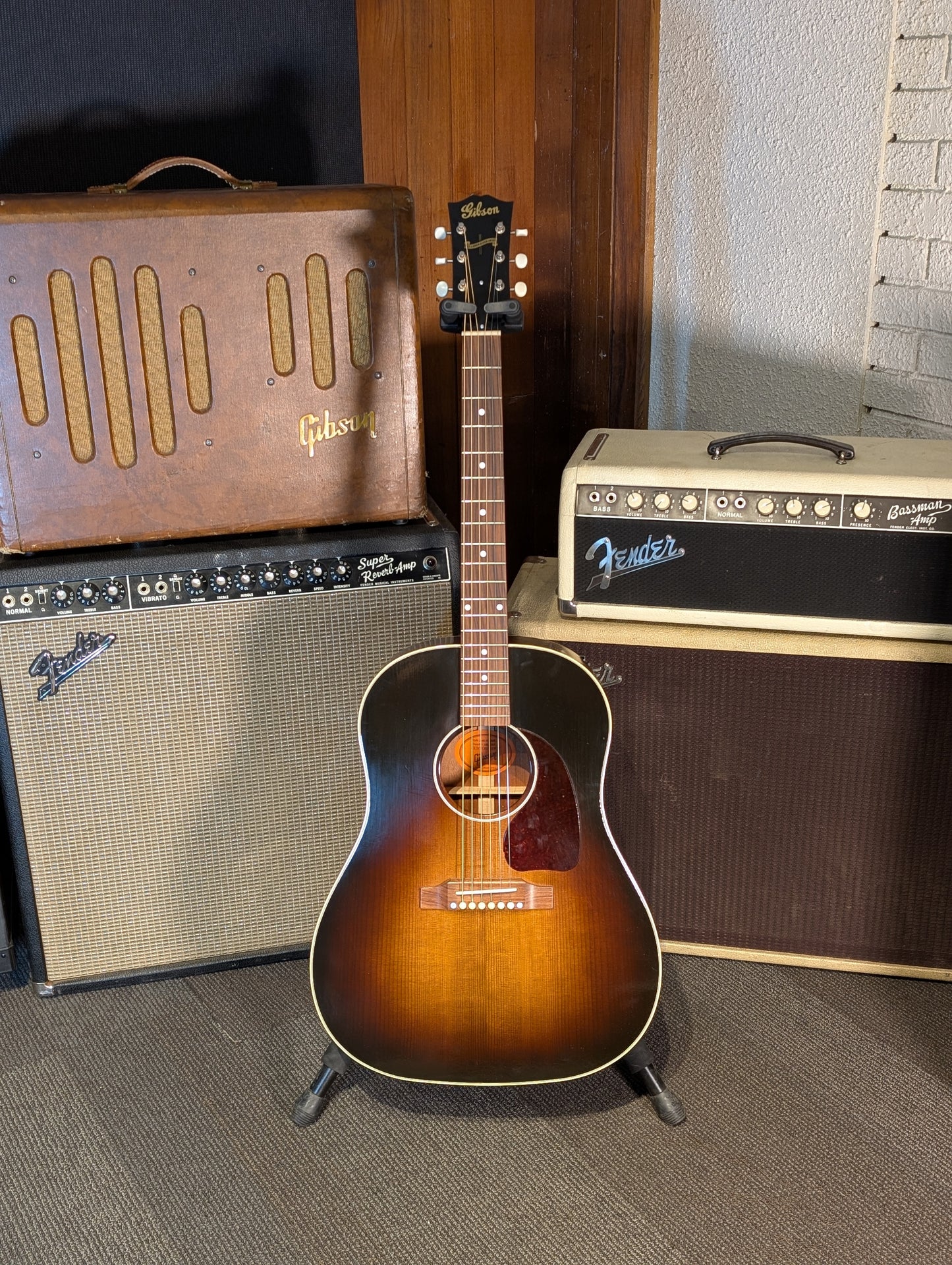 Gibson J-45 Vintage Dreadnought Acoustic Guitar w/Case - Vintage Sunburst (2019)