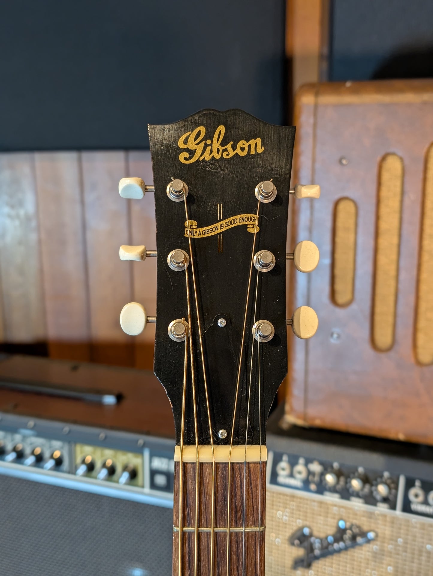 Gibson J-45 Vintage Dreadnought Acoustic Guitar w/Case - Vintage Sunburst (2019)