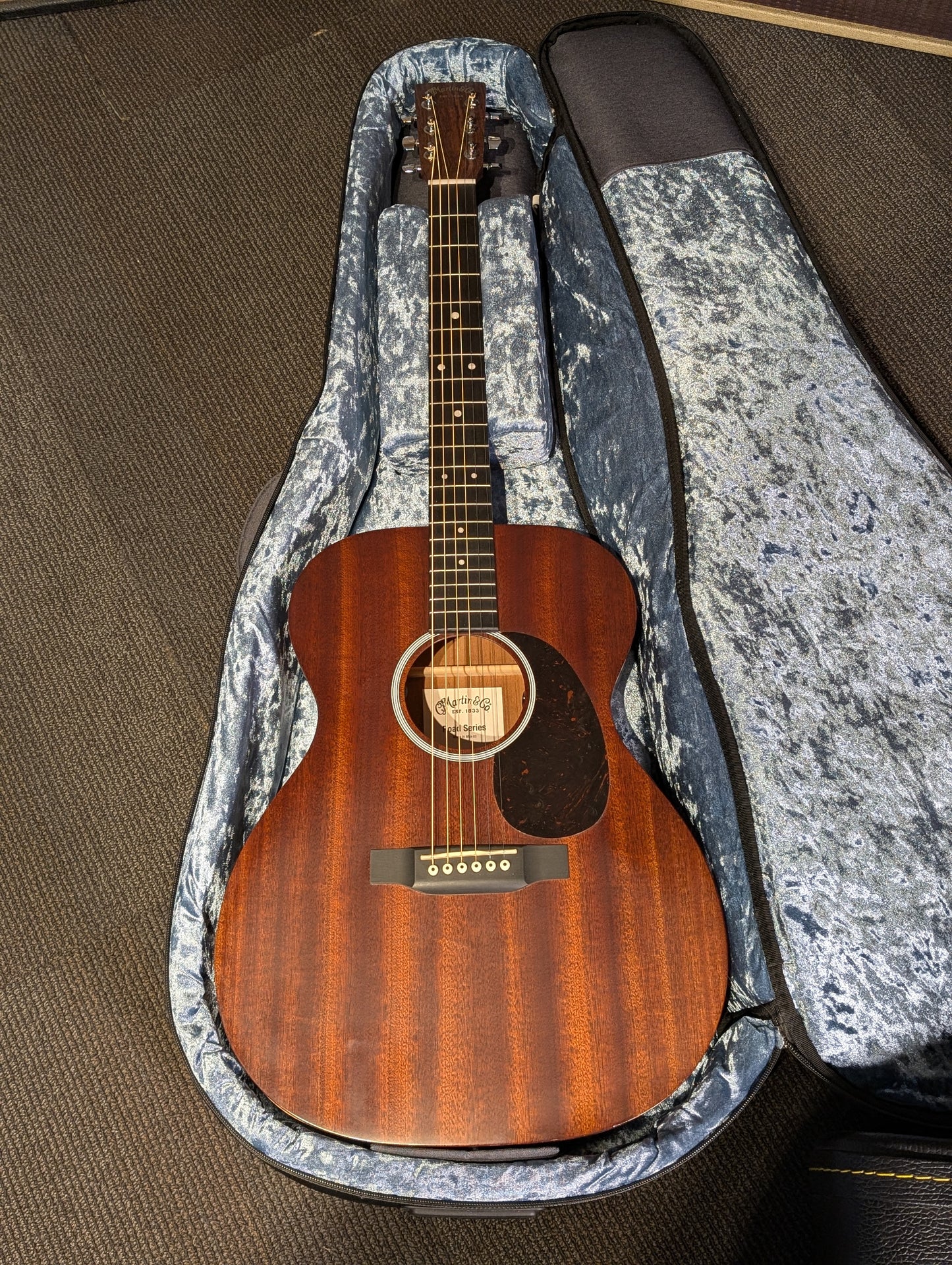 Martin 000-10E Acoustic/Electric Guitar w/Gig Bag (2022)