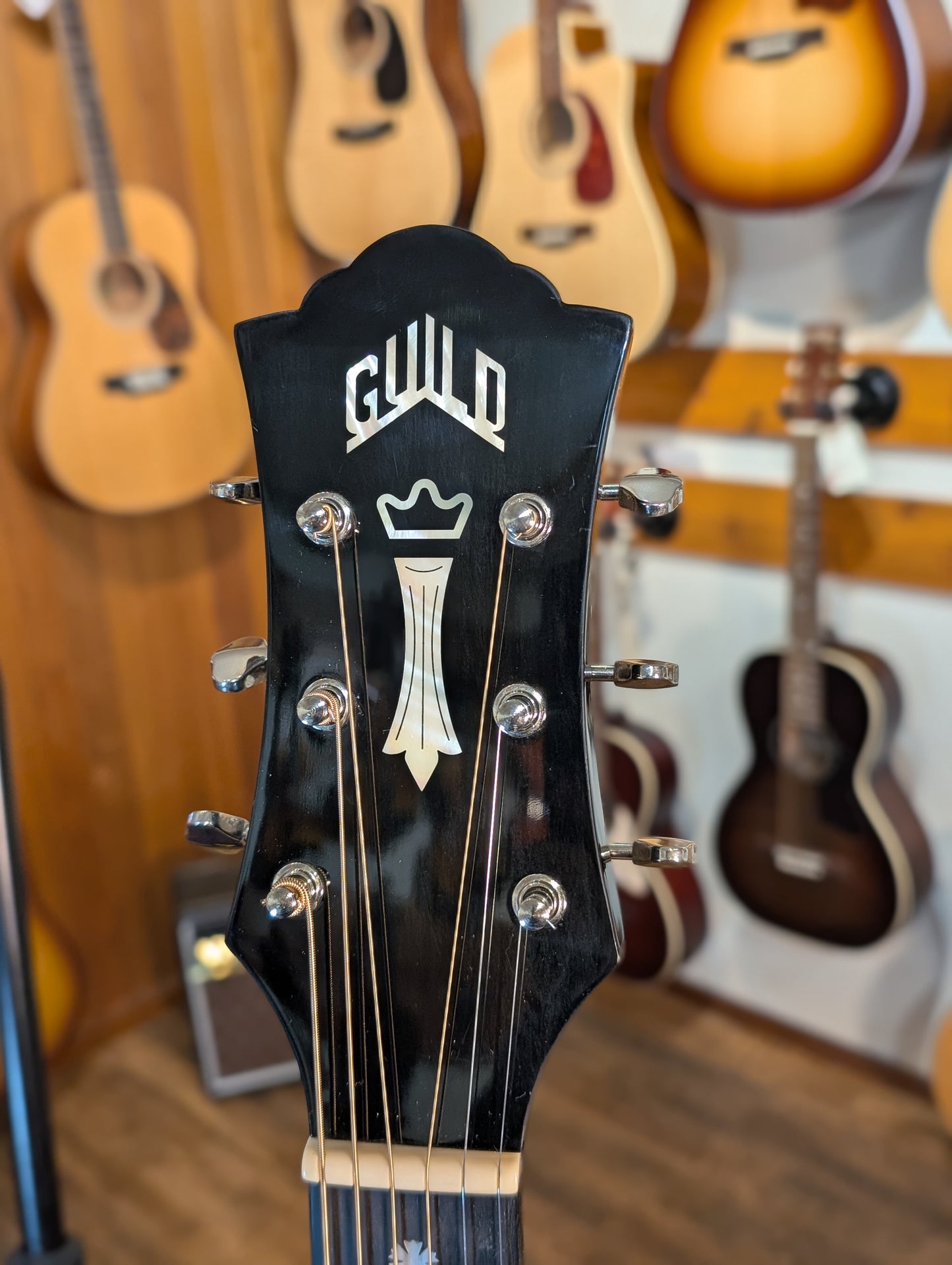 Guild GAD-F40 Grand Orchestra Acoustic/Electric Guitar w/Case - Black (2007)