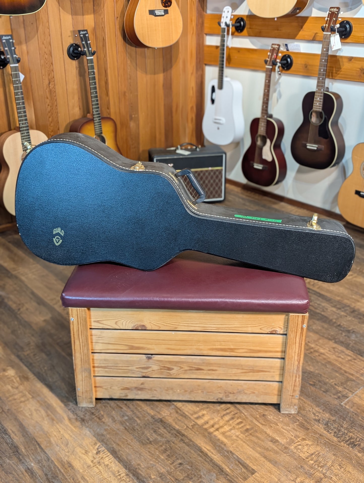 Guild GAD-F40 Grand Orchestra Acoustic/Electric Guitar w/Case - Black (2007)