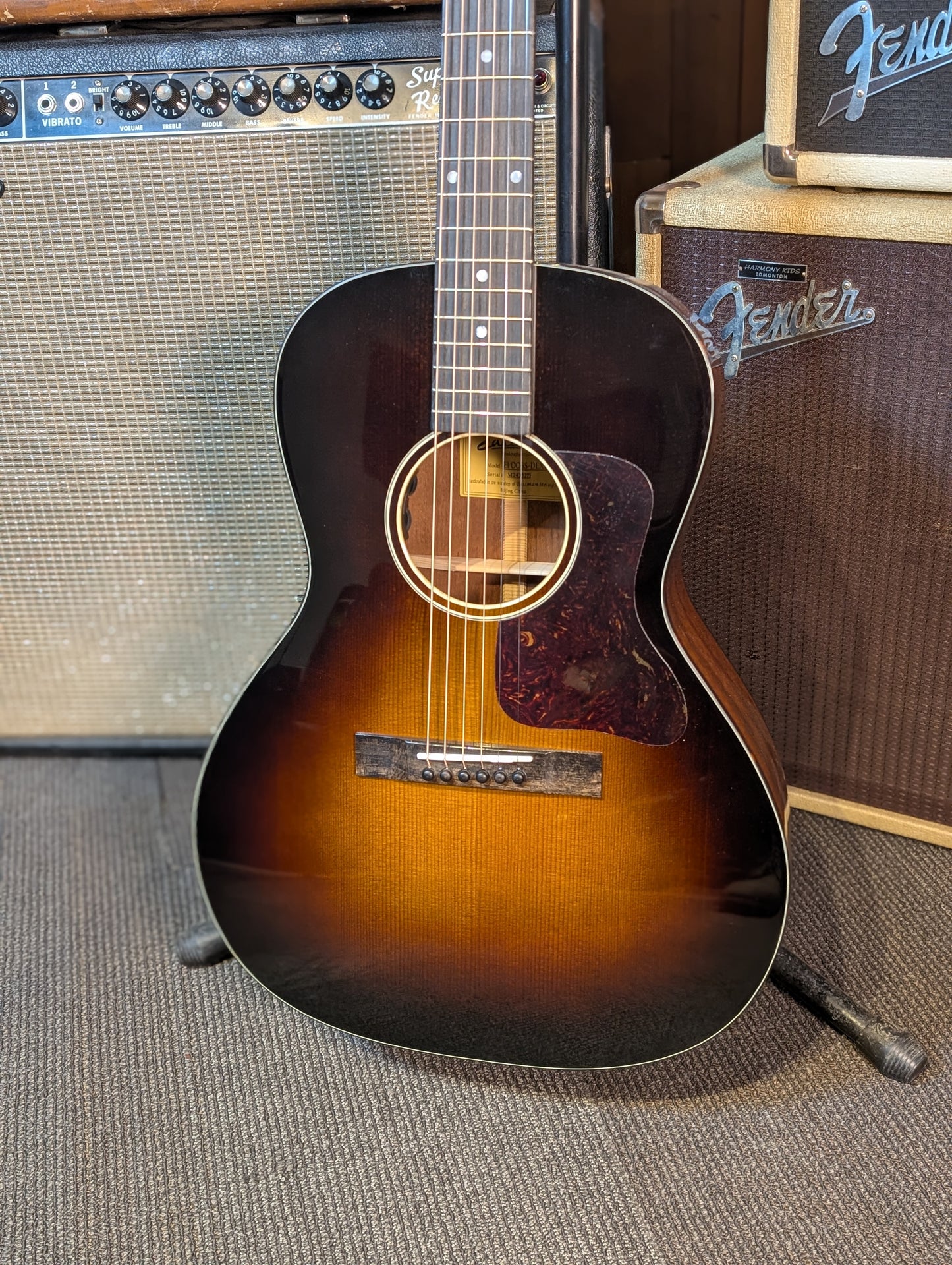 Eastman E1OOSS Deluxe Slope Shoulder Acoustic/Electric Guitar w/Gig Bag - Sunburst (Serial #M2425271)