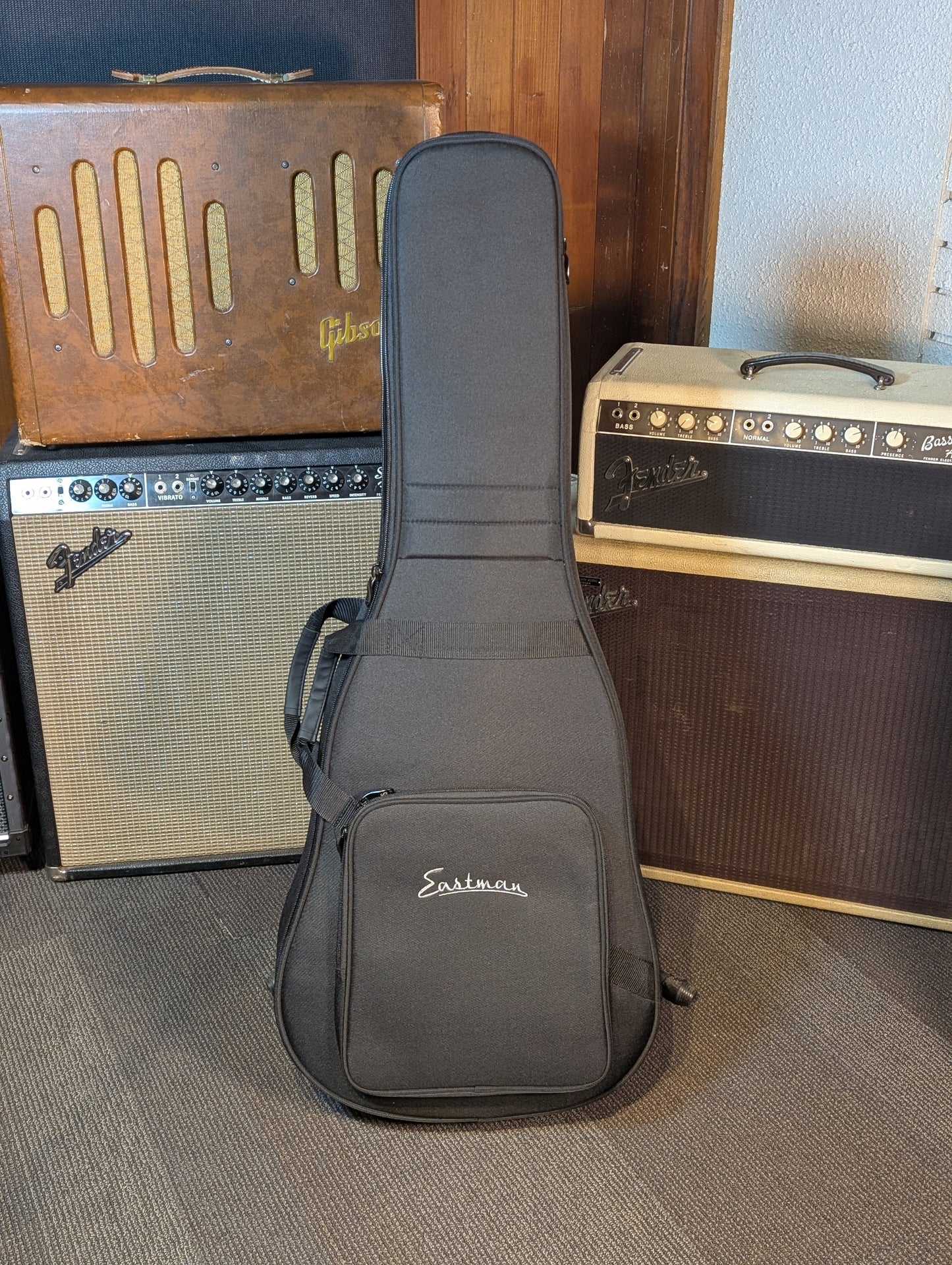 Eastman E1OOSS Deluxe Slope Shoulder Acoustic/Electric Guitar w/Gig Bag - Sunburst (Serial #M2425271)