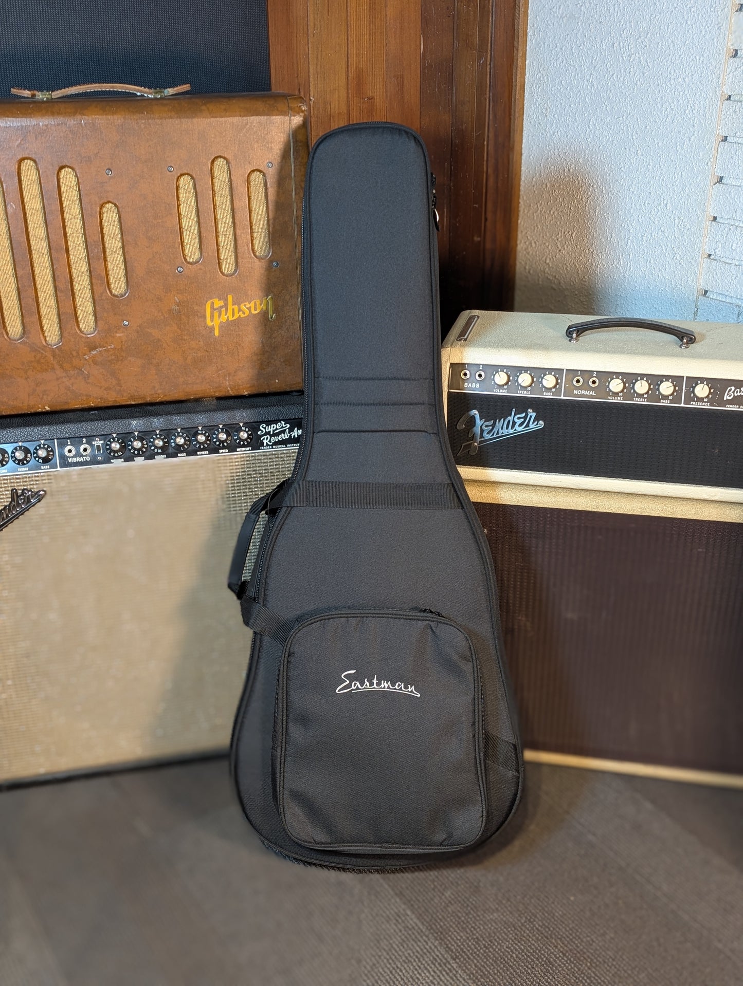 Eastman E1OM Acoustic Guitar w/Gig Bag - Satin Natural (Serial #M2127100)