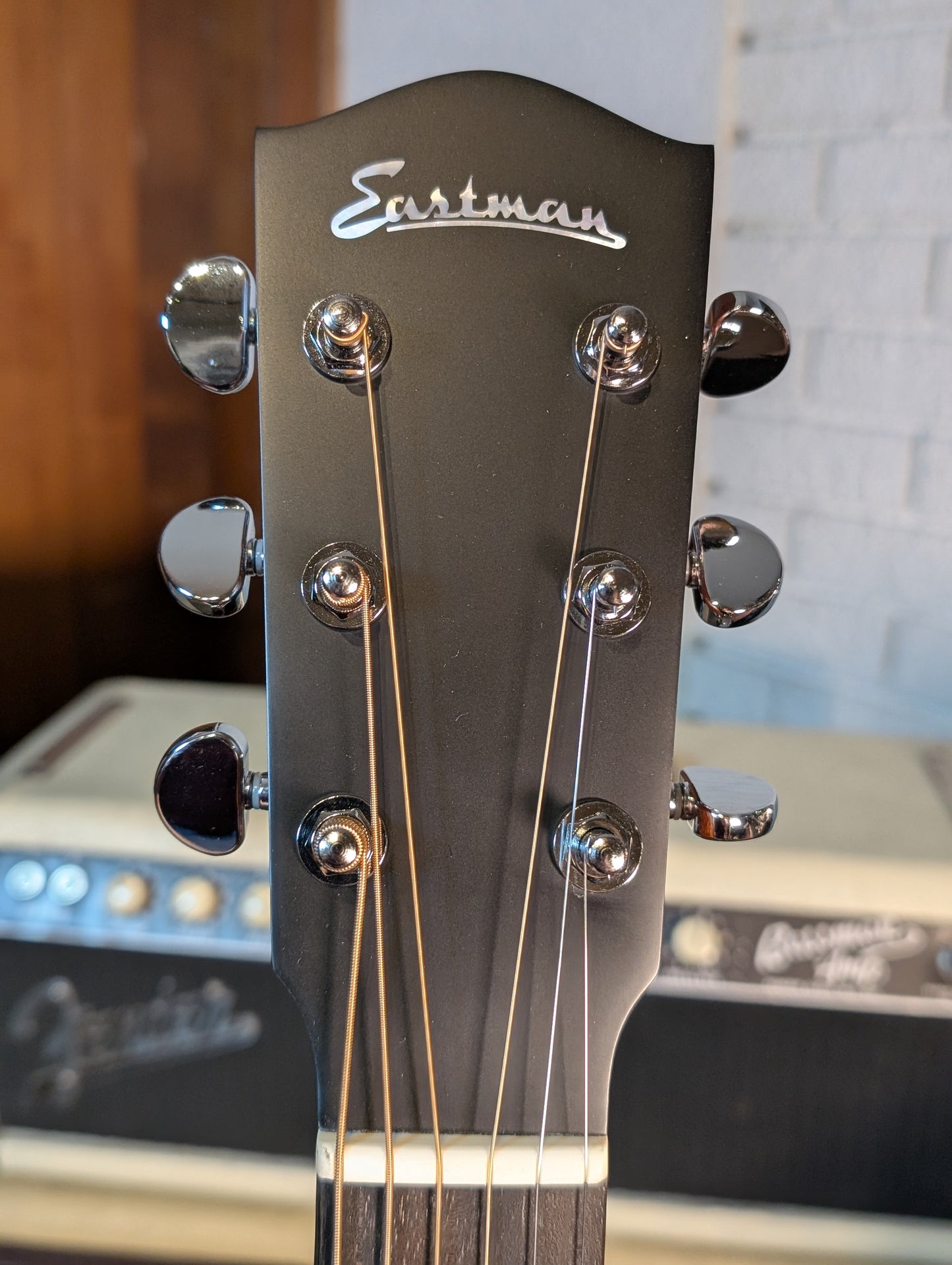 Eastman AC122-2CE Grand Auditorium Acoustic/Electrc Guitar w/Gig Bag - Black (Serial #M2235521)