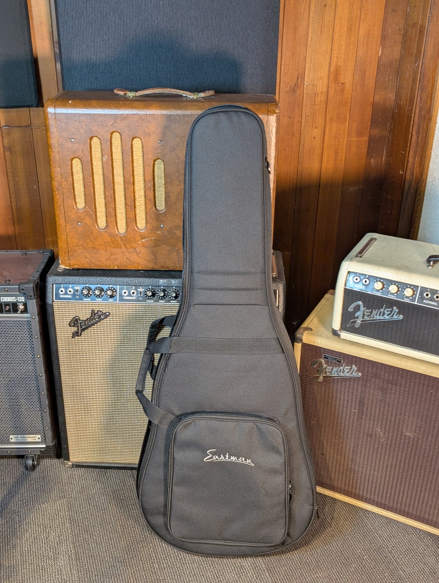 Eastman AC122-2CE Grand Auditorium Acoustic/Electrc Guitar w/Gig Bag - Black (Serial #M2235521)