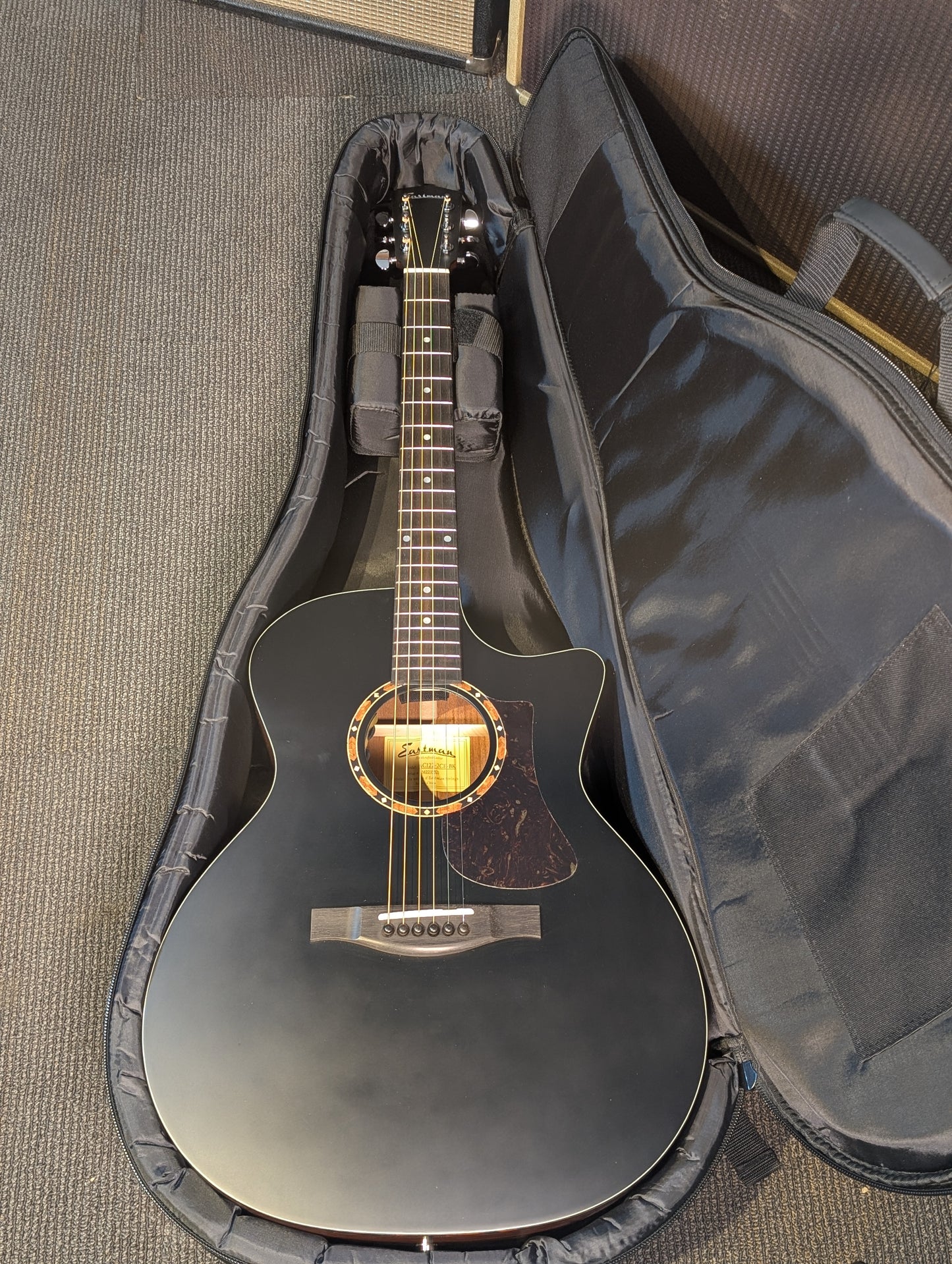 Eastman AC122-2CE Grand Auditorium Acoustic/Electrc Guitar w/Gig Bag - Black (Serial #M2235521)
