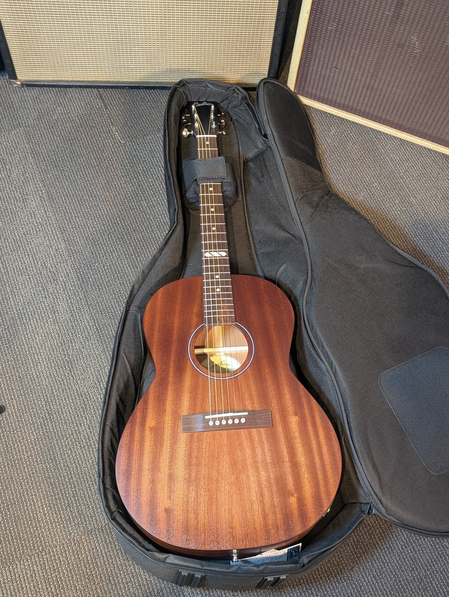 Godin Mahogany Folk Rustic Acoustic/Electric Guitar w/Gig Bag - Rustic Burst (Serial #052561000228)