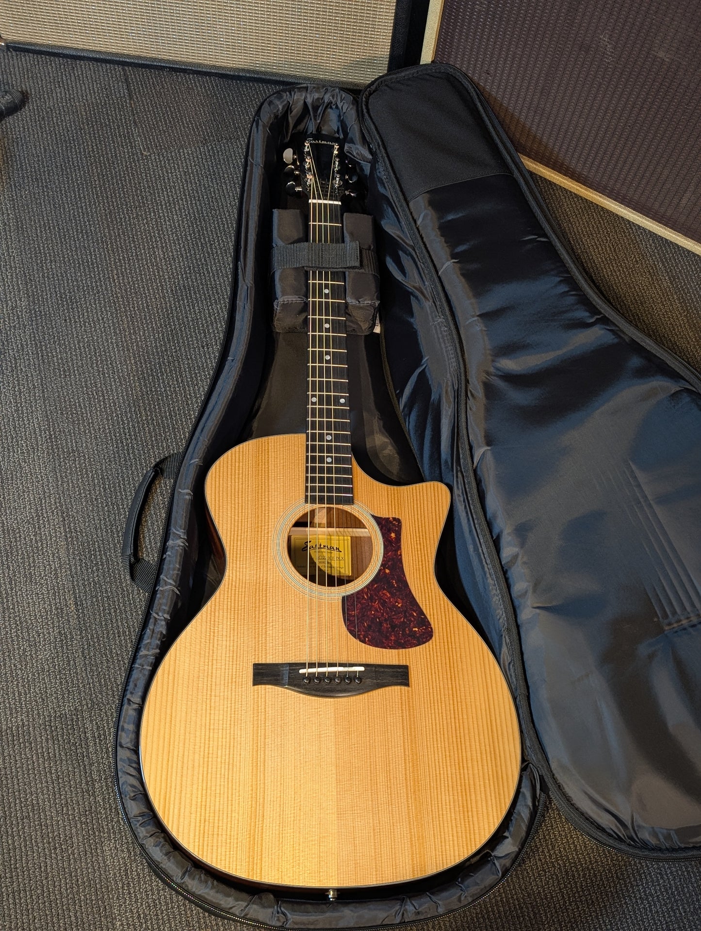 Eastman AC122-1CE Deluxe Acoustic/Electric Guitar w/Gig Bag - Thermo-Cure Natural (Serial #M2412563)