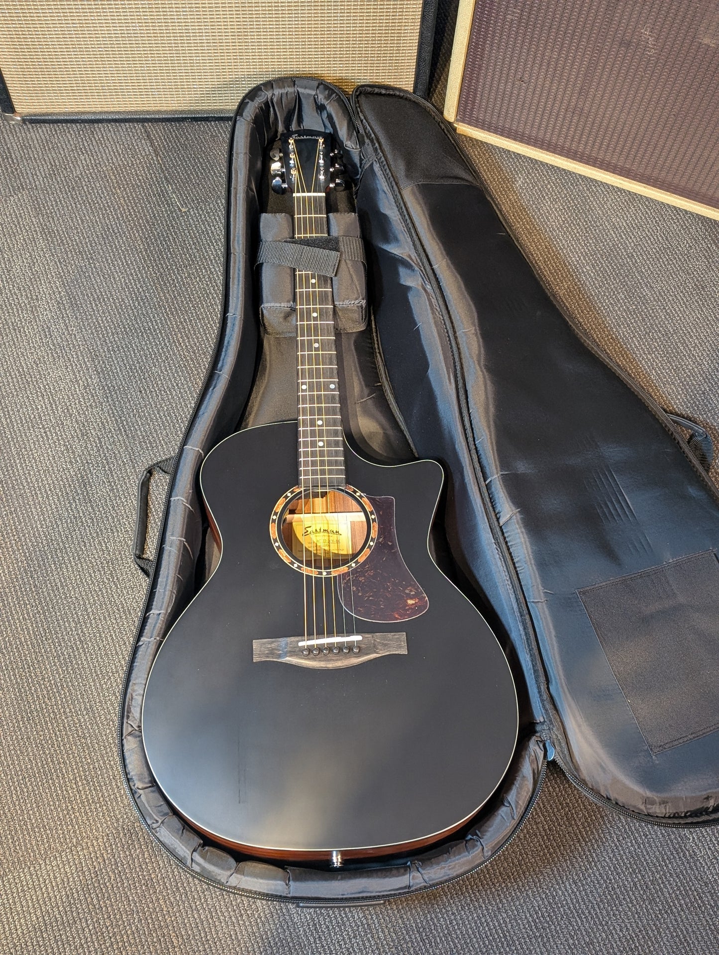 Eastman AC122-2CE Grand Auditorium Acoustic/Electrc Guitar w/Gig Bag - Black (Serial #M2235793)