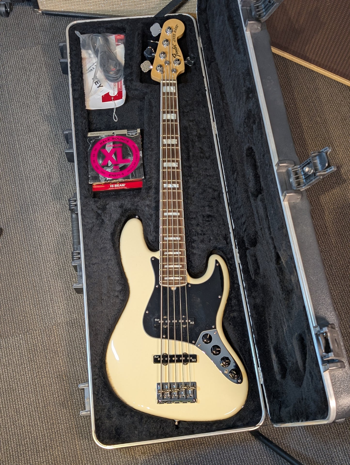 Fender American Deluxe Jazz Bass V 5-String Active Bass Guitar w/Case - Olympic White (2012)