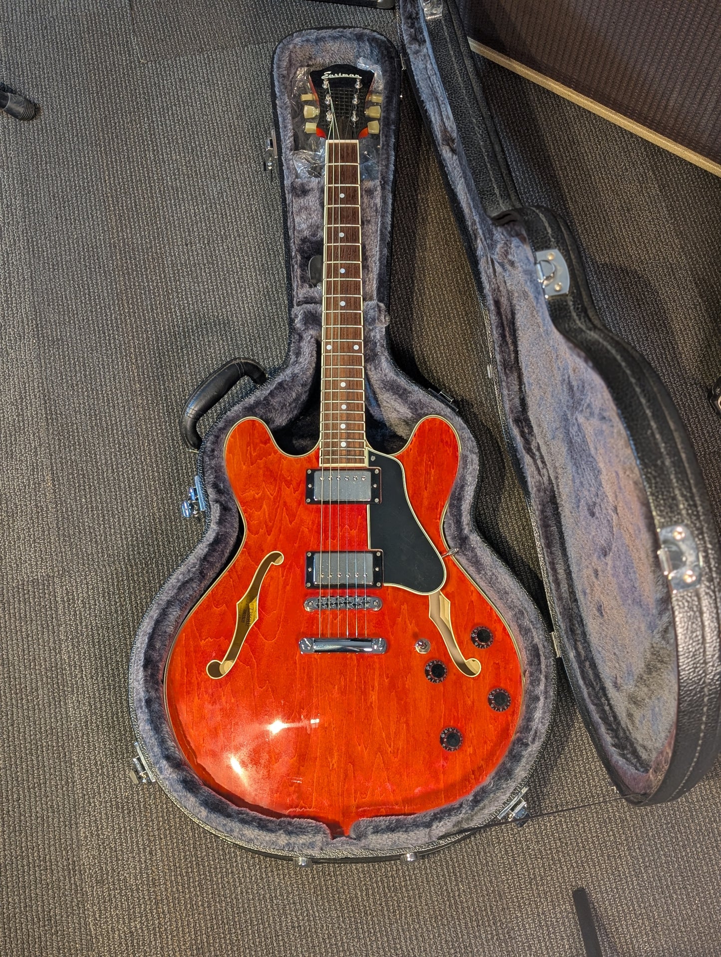 Eastman T386 Semi-Hollow Electric Guitar w/Case - Red (2013)