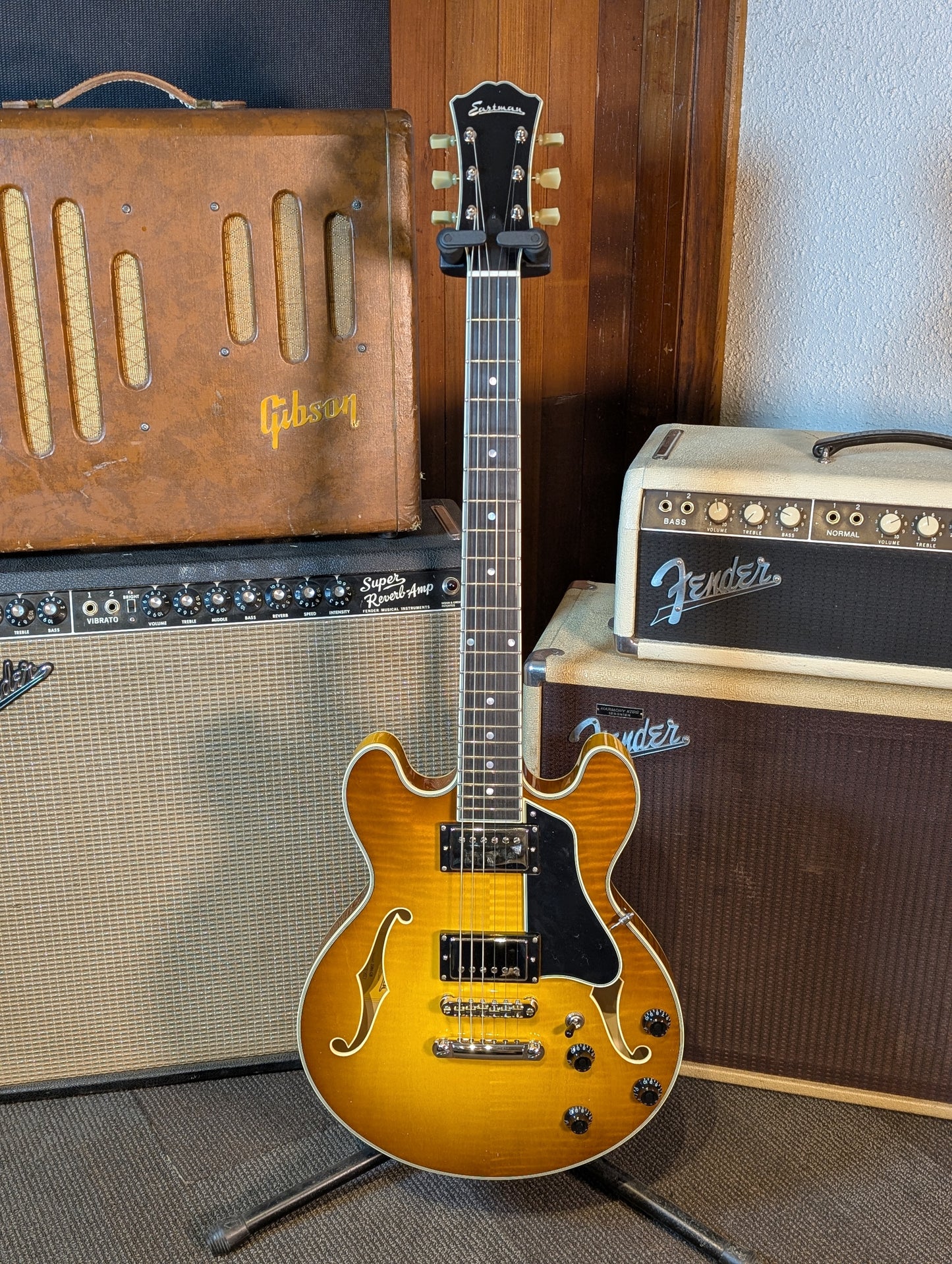 Eastman T484 Thinline Hollowbody Electric Guitar w/Case - Goldburst (B-Stock)