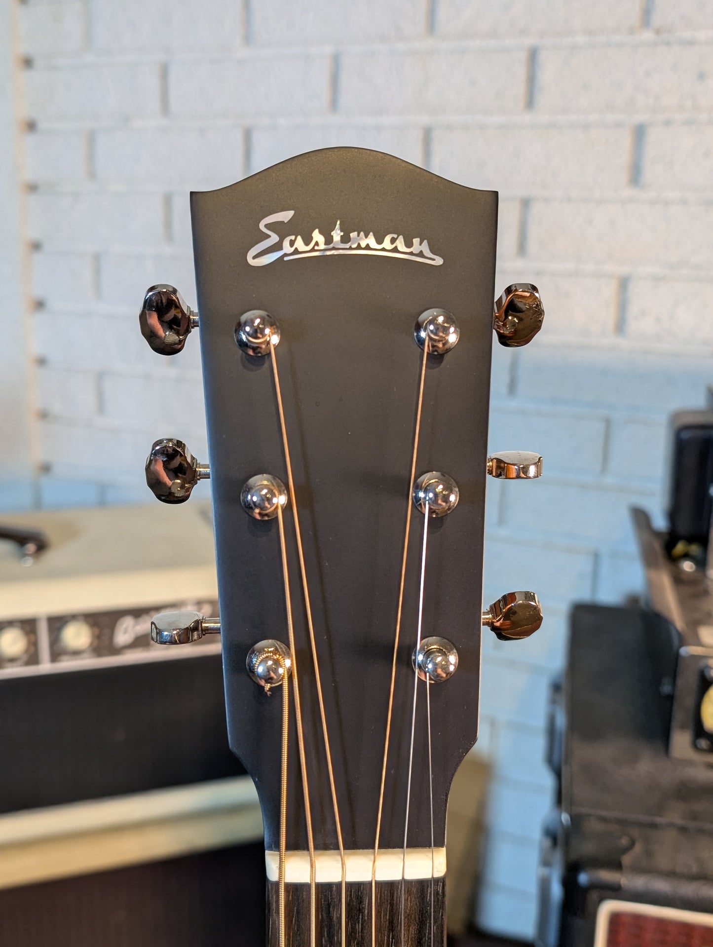 Eastman E1SS Slope Shoulder Dreadnought Acoustic Guitar w/Gig Bag - Sunburst (B-Stock Serial #M2325778)