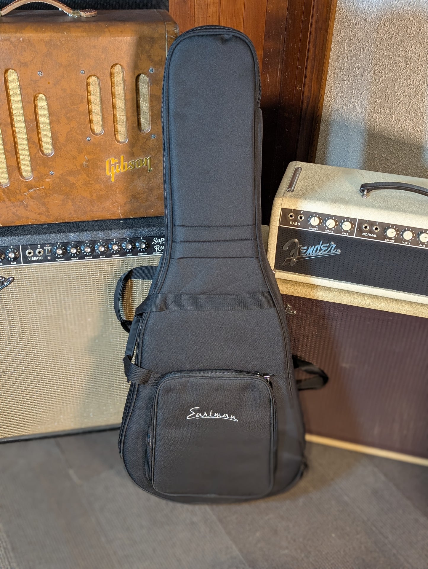 Eastman E1SS Slope Shoulder Dreadnought Acoustic Guitar w/Gig Bag - Sunburst (B-Stock Serial #M2325778)