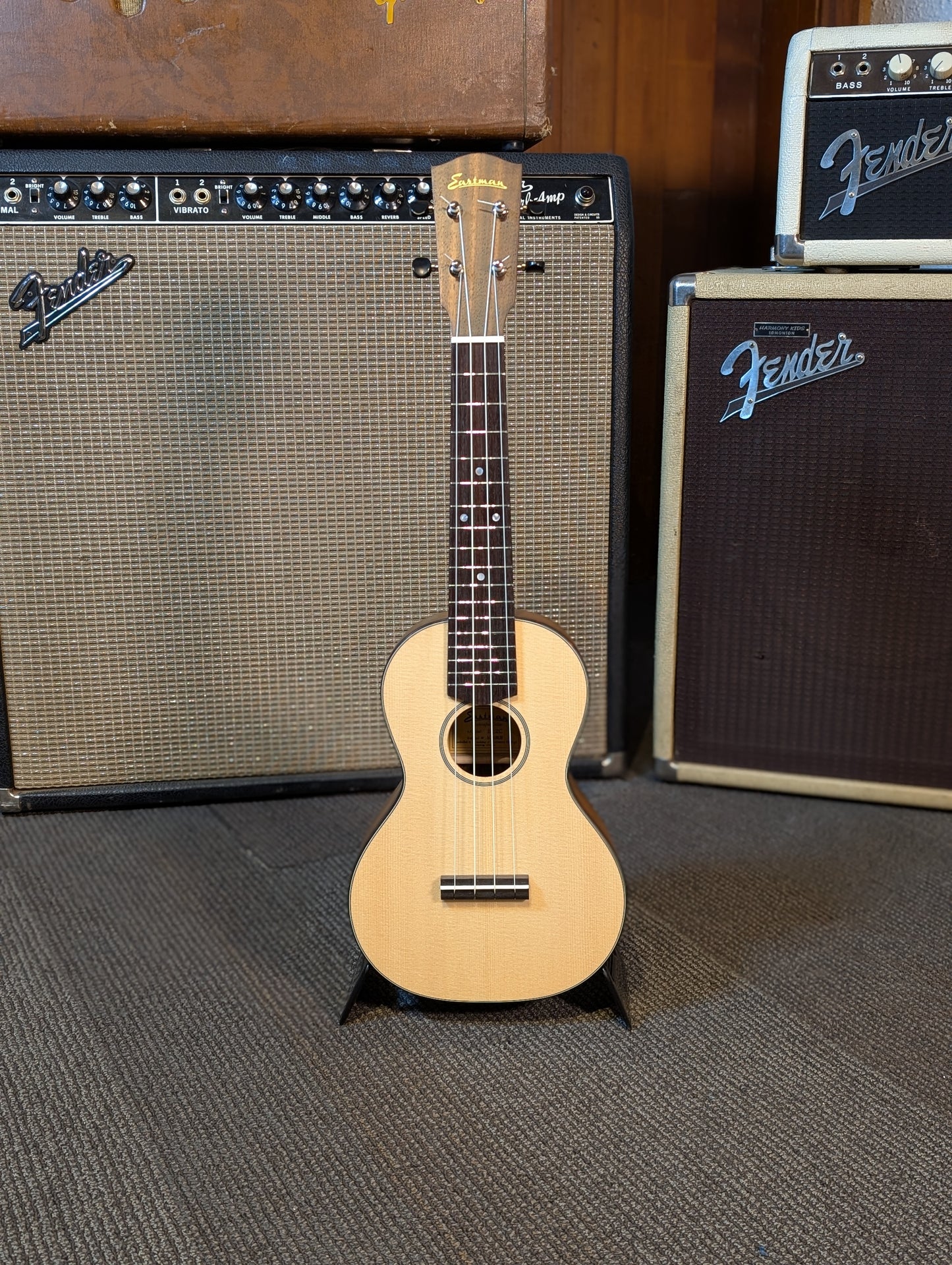 Eastman EU2-C Solid Wood Concert Ukulele w/Gig Bag - Natural (B-Stock Serial #M2408159)